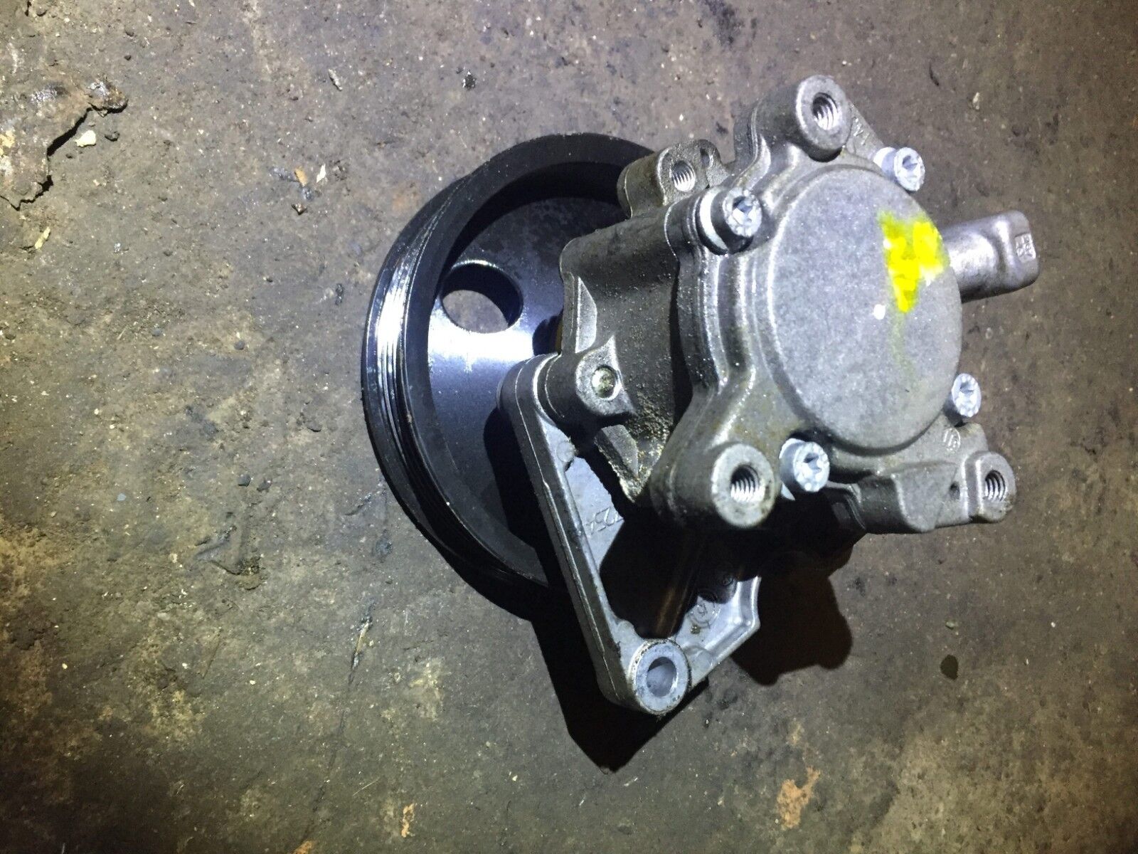 Mercedes ML320 W163 Power Steering Pump OEM D34 - 00 01 02 03 Replacement Part for Smooth Steering Performance - Perfect for Off-Roading & Daily Commuting