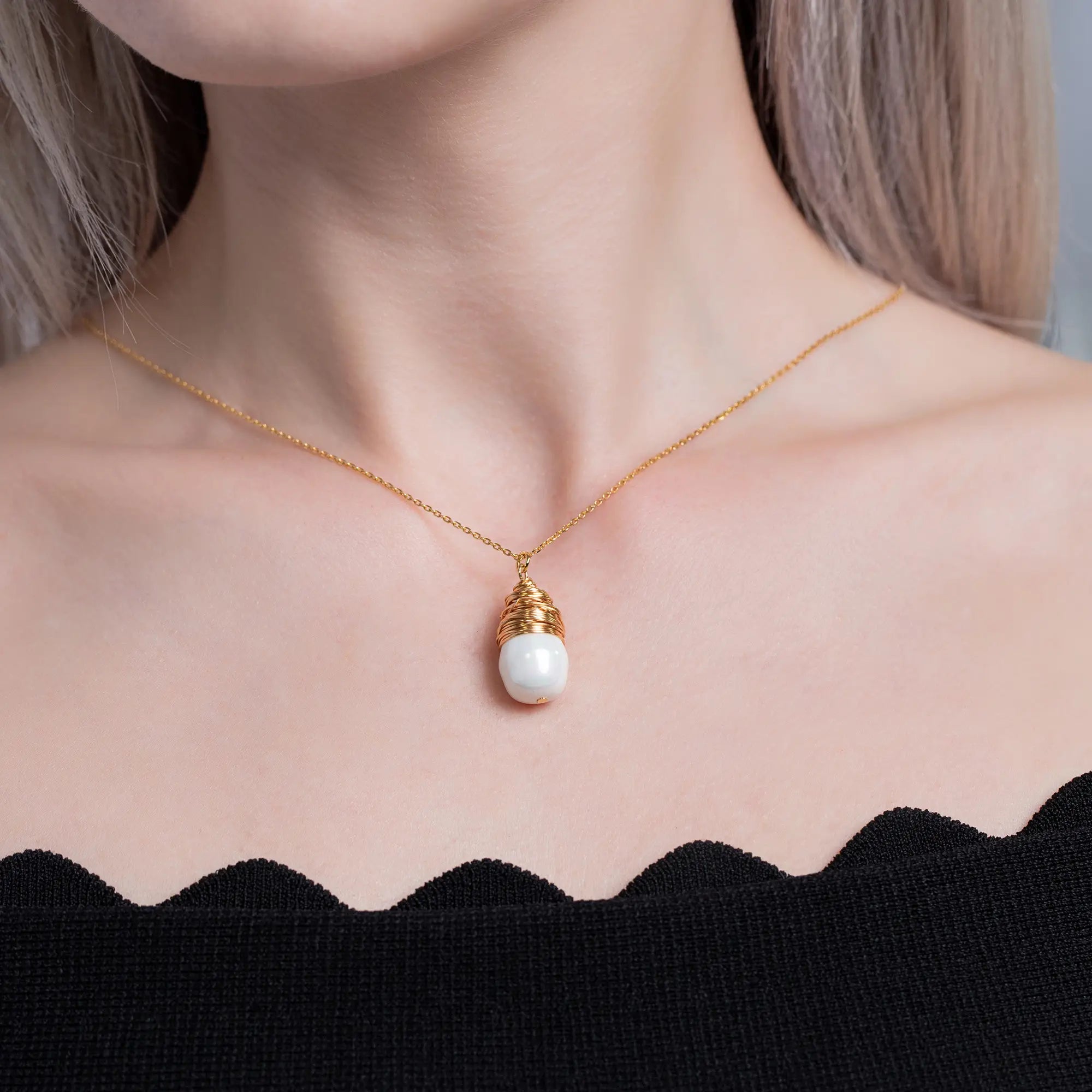 Elegant Single Pearl Pendant Gold Necklace for Women - Perfect for Weddings, Anniversaries & Special Occasions