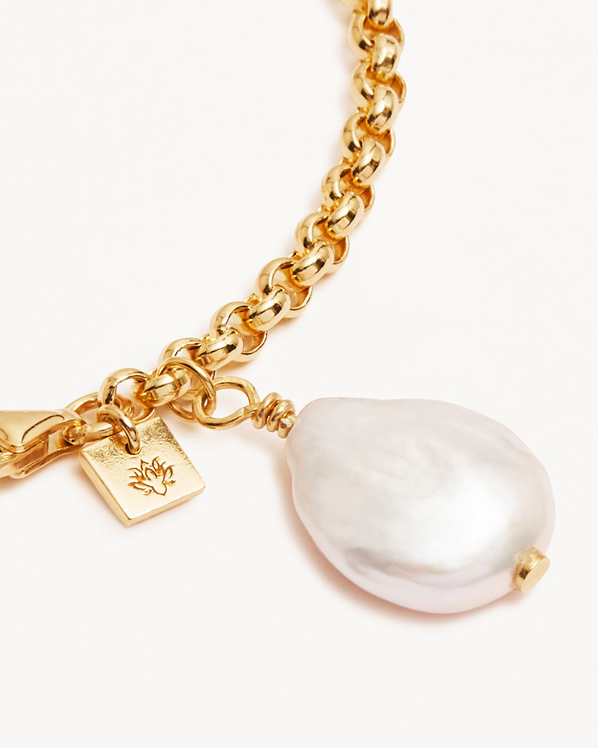 18K Gold Vermeil Embrace Stillness Pearl Bracelet - Elegant Dainty Jewelry for Women, Perfect for Weddings, Parties & Everyday Wear