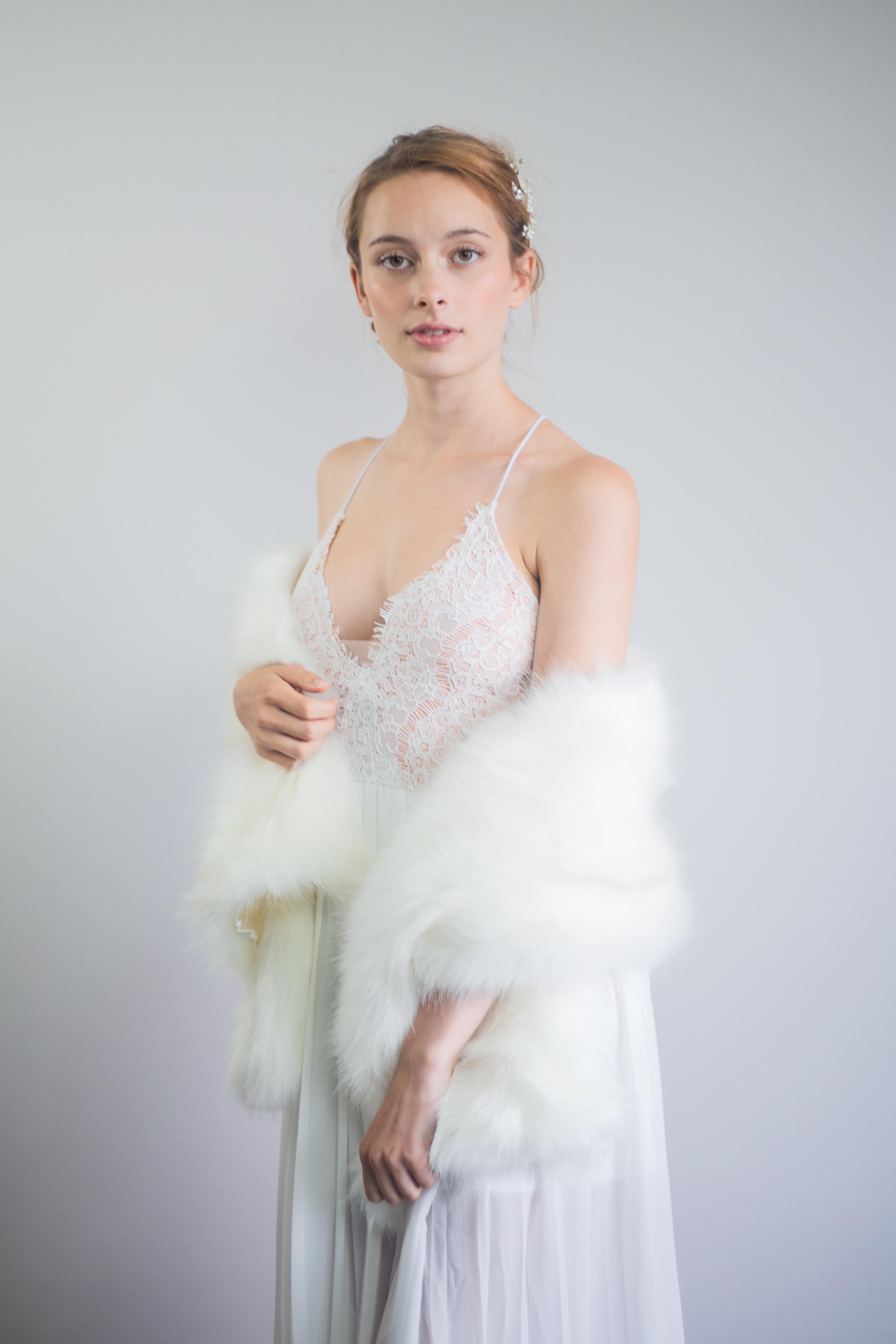 Ivory White Fur Plus Size Wedding Dress for Brides - Elegant & Comfortable (Lilian Ivy03) | Perfect for Winter Weddings, Bridal Showers & Formal Events