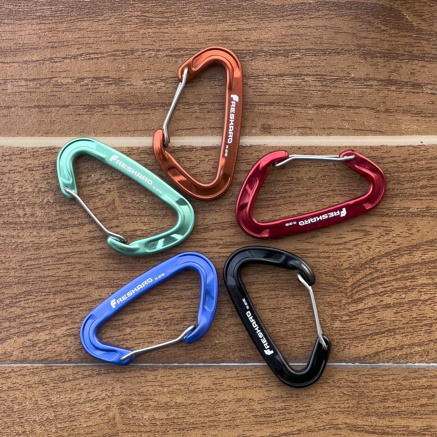 FresKaro 15kN-3372lbs Heavy Duty Wiregate Carabiners - Durable Stainless Steel Spring Gate for Camping, Hiking, Hammocks, Backpacking & Dog Leash - 3.15 Inch - Perfect for Outdoor Adventures, Rock Climbing & Gear Organization