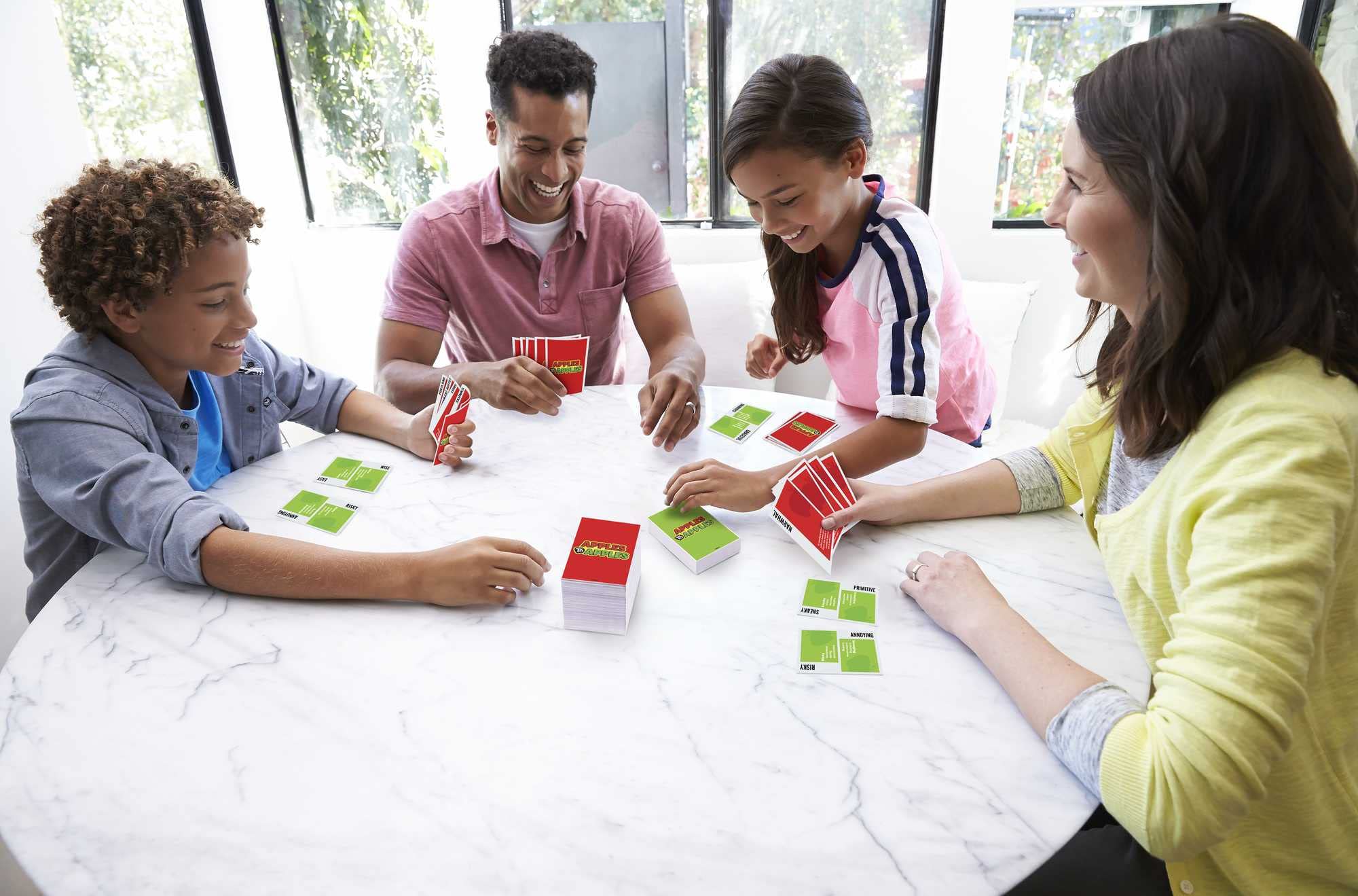 Mattel Games Apples to Apples Party in a Box - Family Card Game with 500+ Cards for Game Nights, Parties, and Family Gatherings