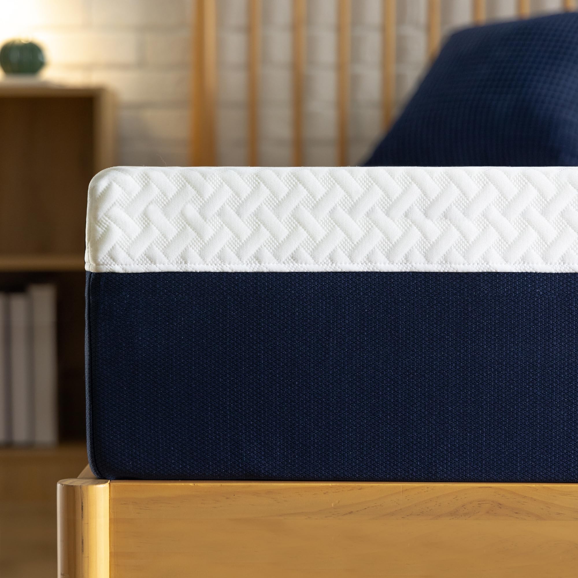 ZINUS 12 Inch Cooling Comfort Hybrid Mattress - Queen Size, Fiberglass Free, Medium Firm Support with Motion Isolation | CertiPUR-US Certified Foams & Breathable Fabric | Bed in a Box for Cool Sleep & Pressure Relief | Perfect for Guest Rooms, Apartments & Hot Sleepers
