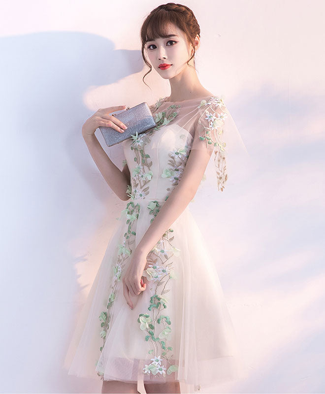 Elegant Champagne Tulle Lace Applique Short Prom Dress for Homecoming, Party, and Special Occasions - Perfect for Dances, Weddings, and Formal Events
