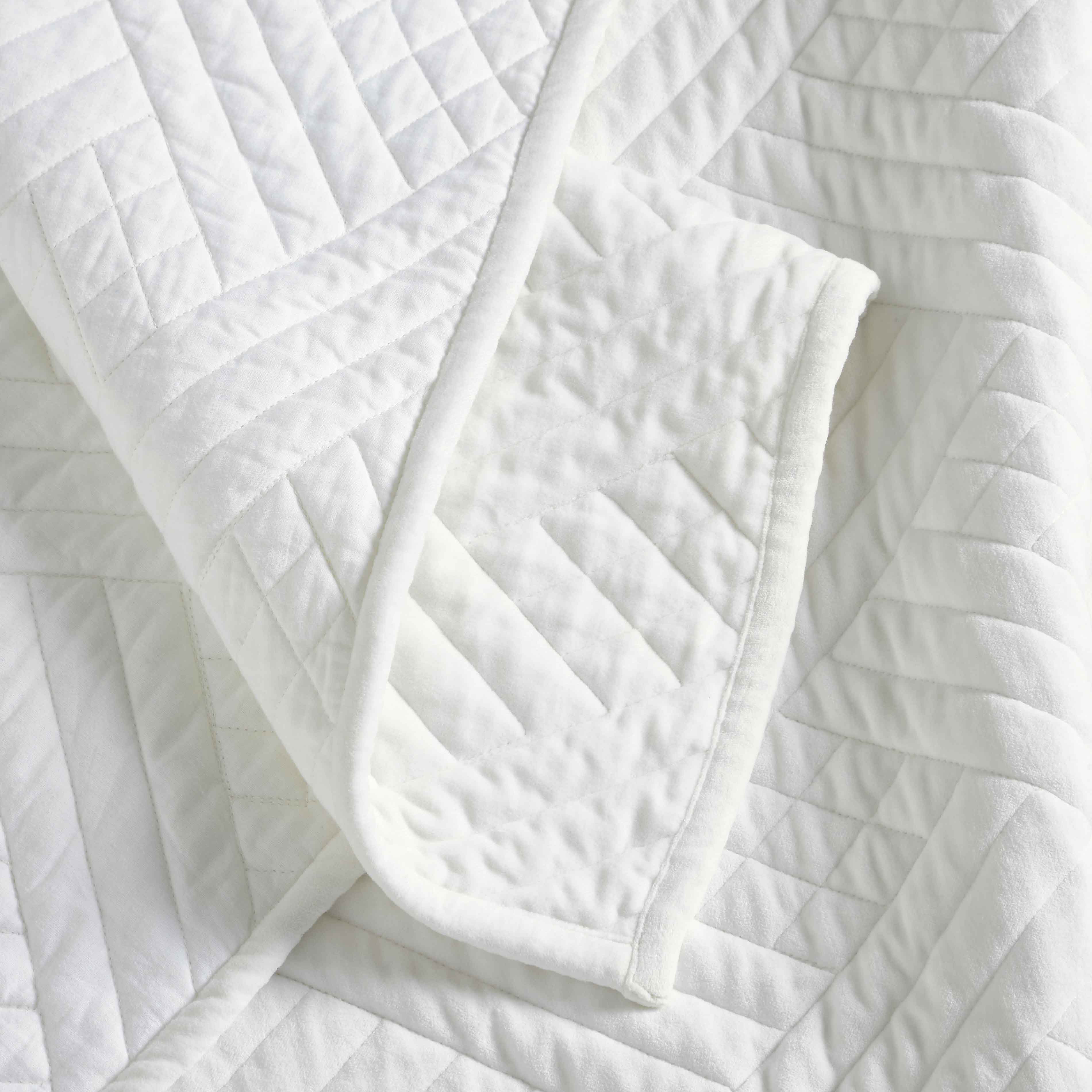 Karina Cotton Velvet Lightweight Quilt & Sham Set - Ultra Soft Bedding for All Seasons | Perfect for Master Bedroom, Guest Room & Cozy Nights