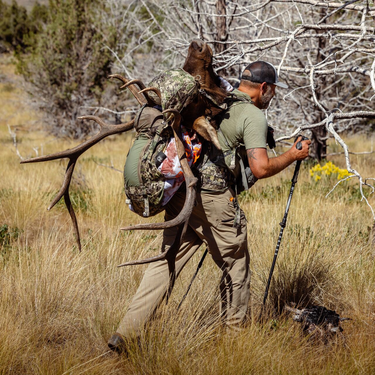 Eberlestock Team Elk Pack - Lightweight Hunting Backpack with Rifle Scabbard | Durable Gear for Elk Hunting, Backpacking & Outdoor Adventures