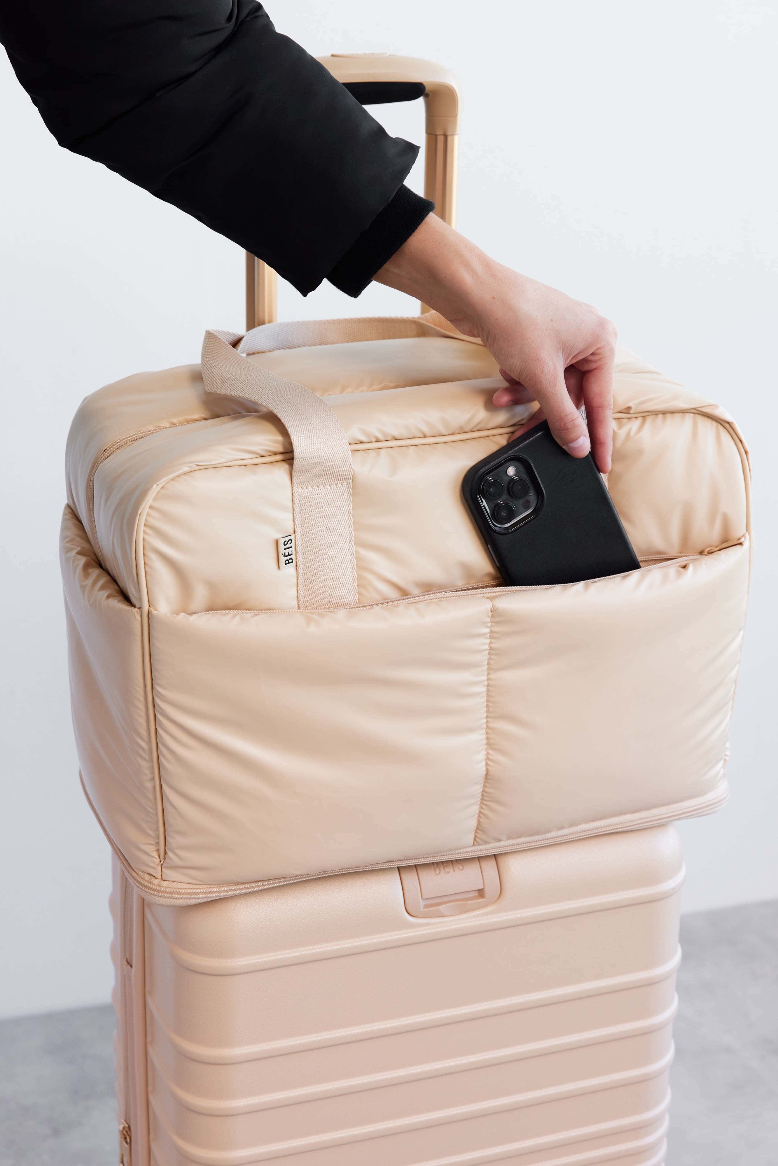 Expandable Beige Duffle Bag - Lightweight Travel Duffel with Adjustable Straps for Gym, Weekend Trips & Outdoor Adventures