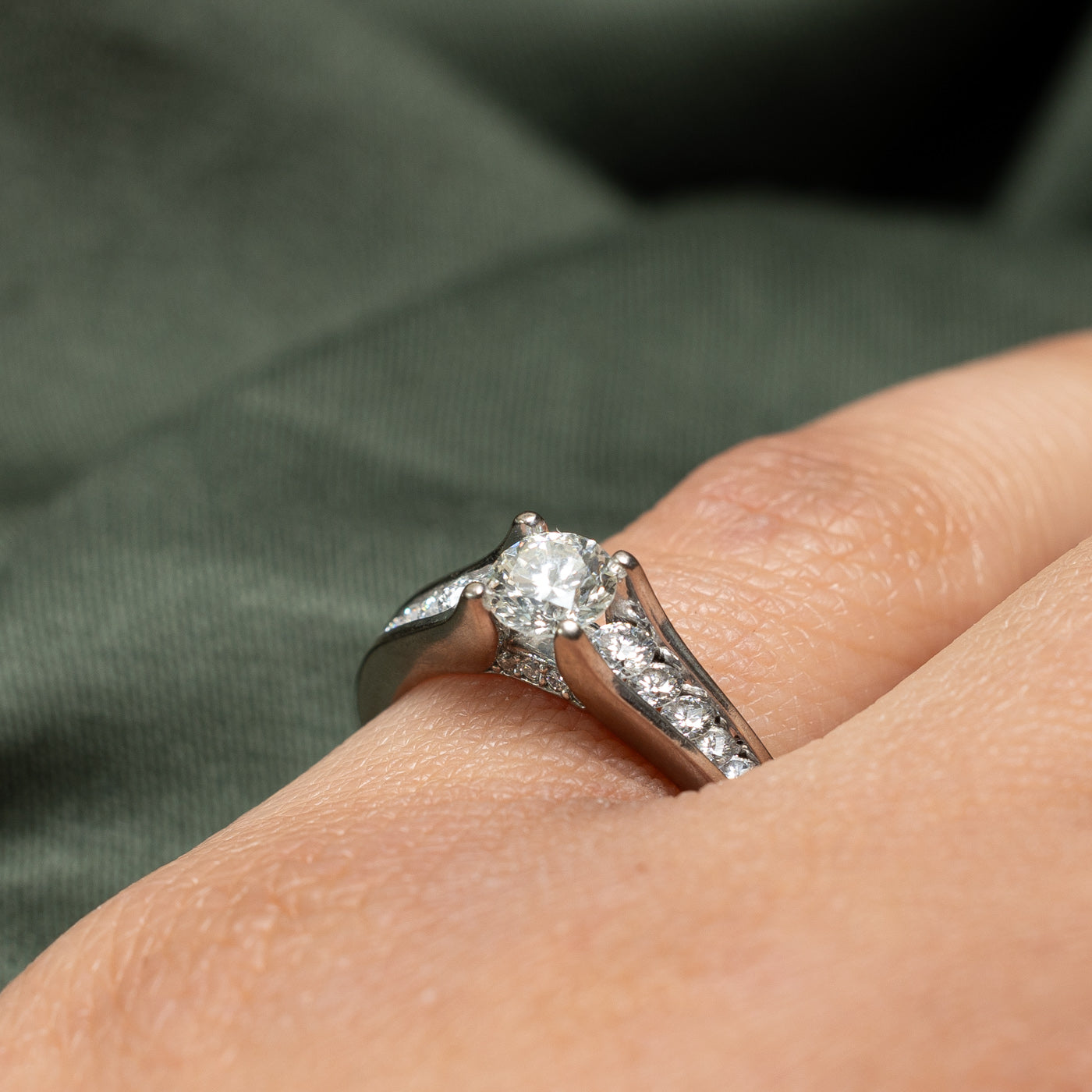 0.98ctw Diamond Tapered Engagement Ring for Women - Size 5.75 | Ideal Proposal Gift, Anniversary Present & Wedding Jewelry | Perfect for Romantic Moments & Special Occasions