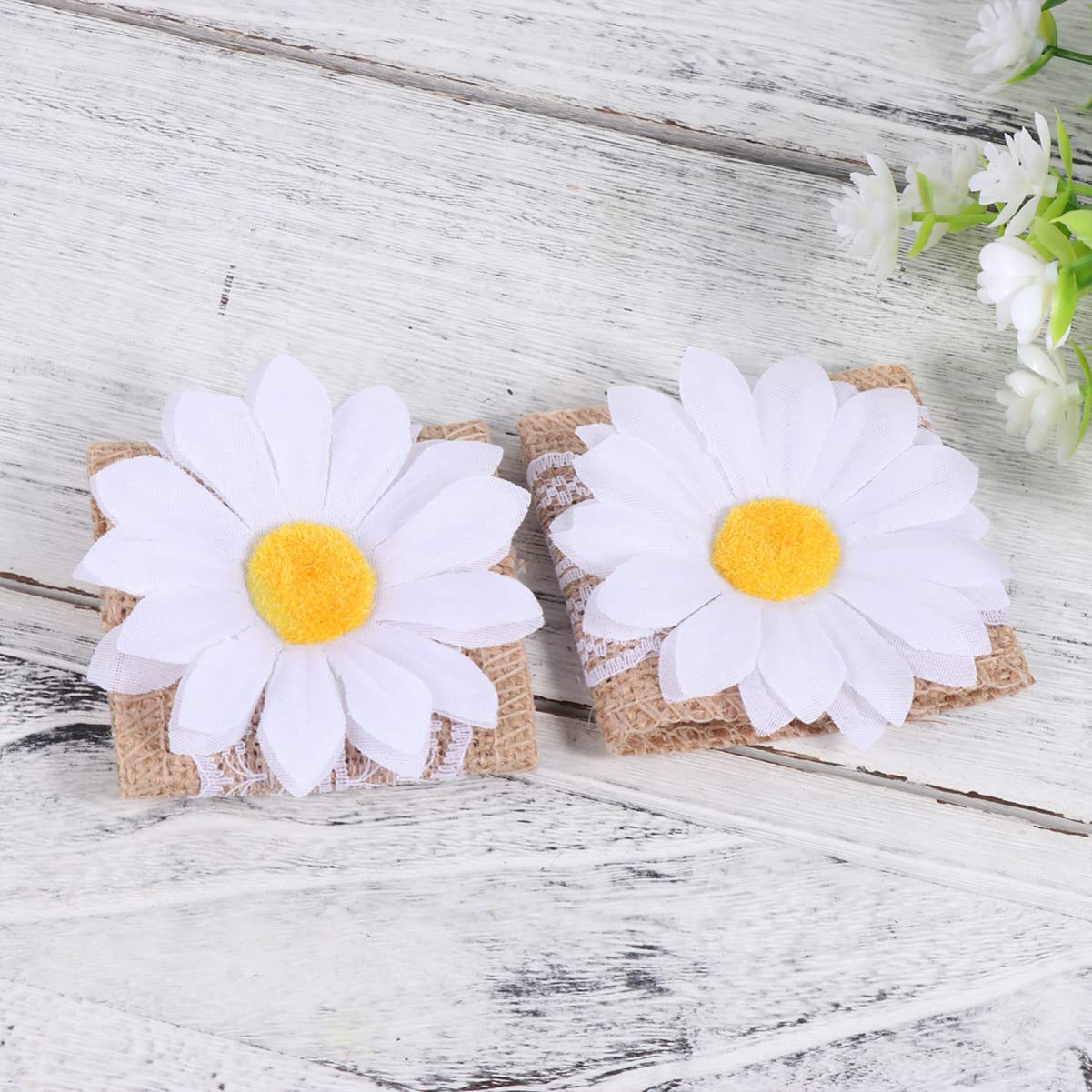 10-Pack Daisy Napkin Rings - Elegant Banquet Napkin Holders for Wedding, Dinner Party & Formal Table Setting - Decorative Napkin Clips for Fine Dining & Special Occasions