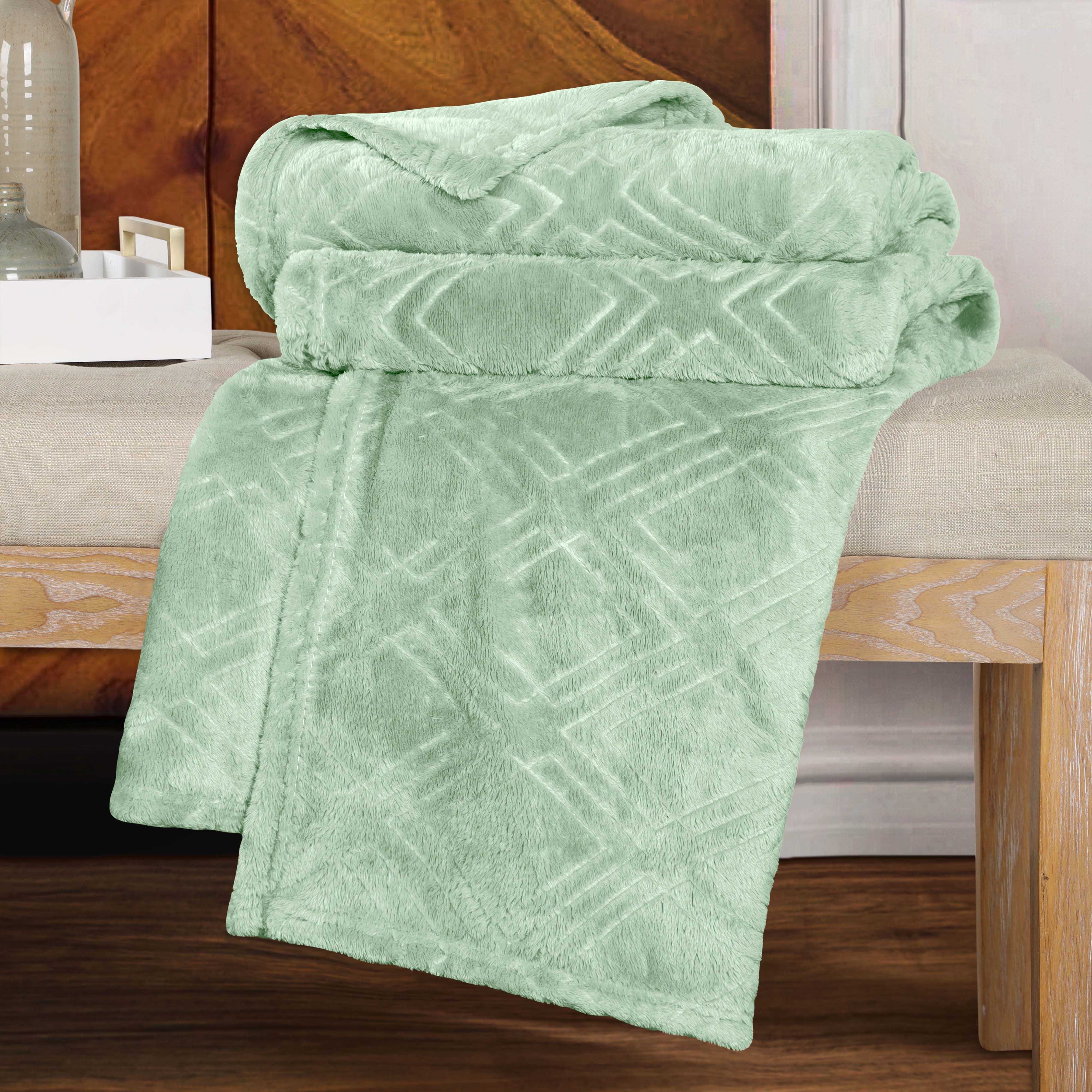 Alaska Diamond Plush Fleece Ultra Soft Blanket - Cozy Sherpa Throw for Bed, Couch & Travel - Perfect for Winter Nights, Movie Time and Gift Giving