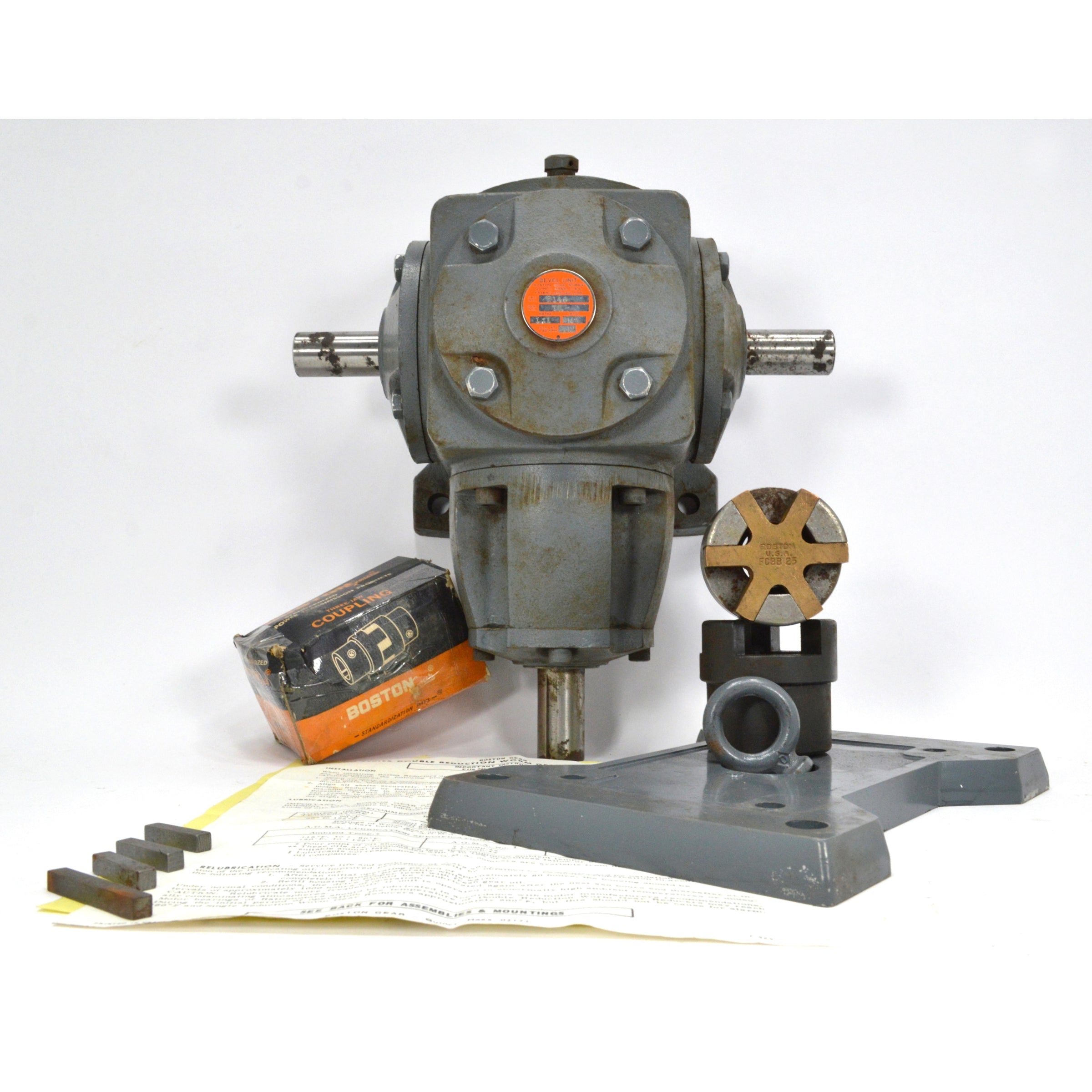New BOSTON GEAR WORKS 1:1 Worm Gear Reducer 300 Series XR146 - Perfect for Industrial Machinery & Power Transmission Systems