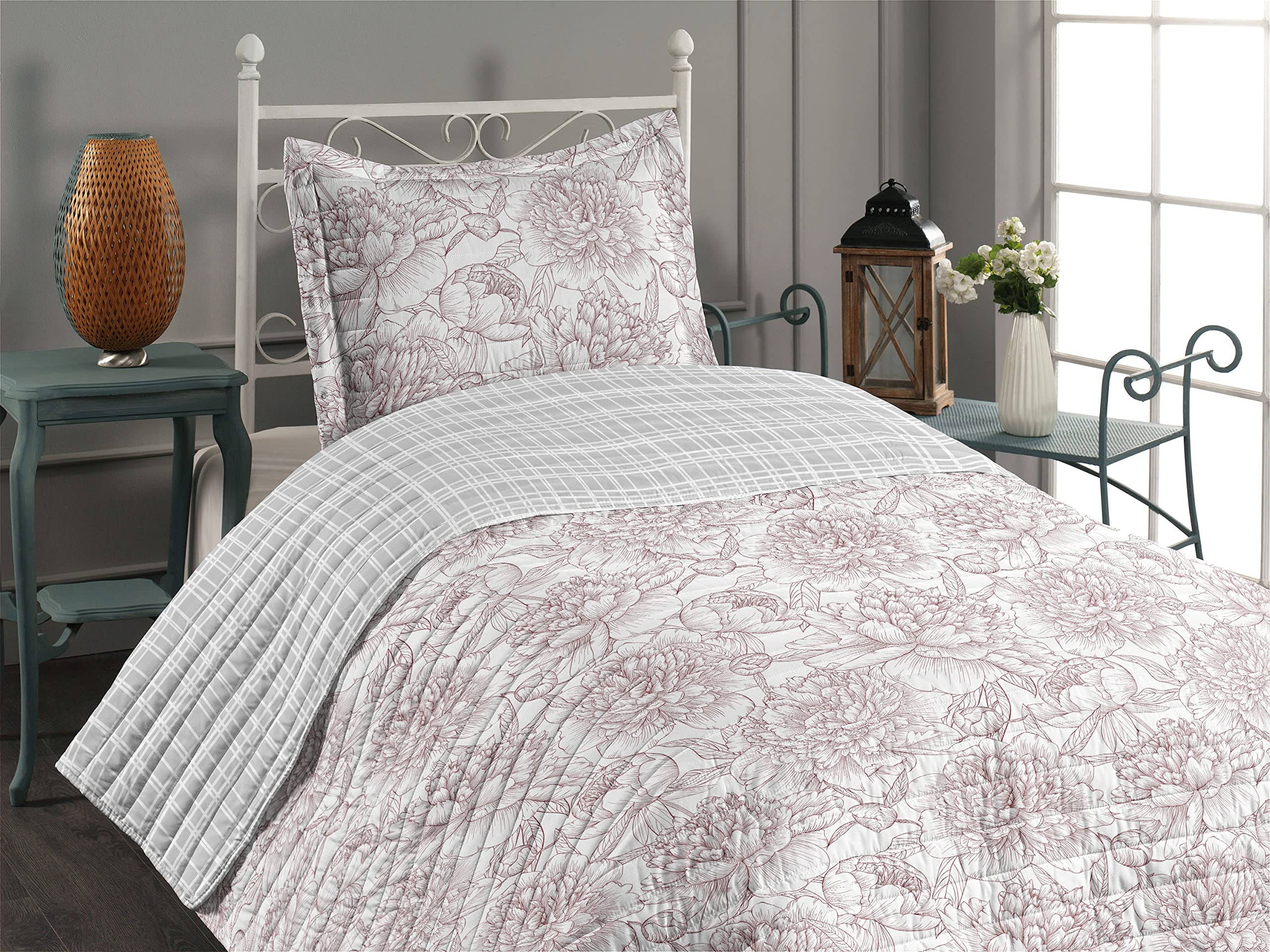 Ambesonne Floral Reversible Bedspread Set - Hand Drawn Rose, Chamomile & Peonies Design - Microfiber Twin Size Bedding with Pillow Shams in Grey Pink - Perfect for Spring Bedroom Decor & Boho Chic Home Styling