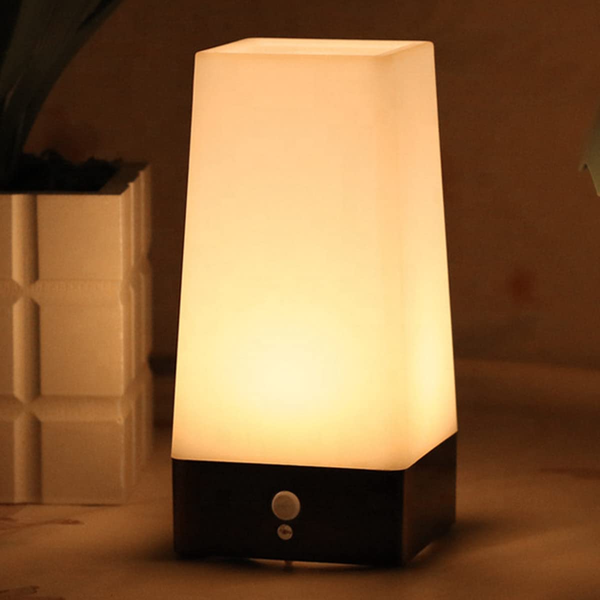 Energy-Saving LED Night Light with Motion Sensor - Battery Powered Mini Bedside Lamp for Bedroom, Living Room & Corridor - Auto On/Off Square Nightlight for Safety & Convenience (Ideal for Kids, Elderly & Nighttime Bathroom Visits)