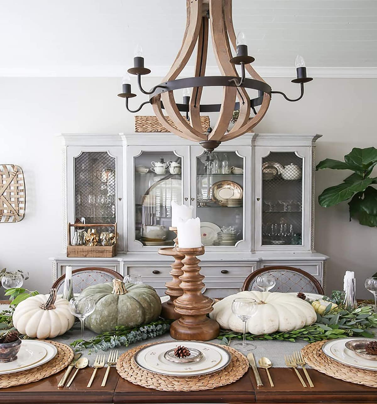 6 Pack Natural Wicker Braided Placemats - 11.8 Inch Round Rattan Table Mats, Water Hyacinth Straw Weave Chargers for Dining Table Decor, Rustic Farmhouse & Boho Style Home Kitchen Accessories - Perfect for Dinner Parties, Holiday Gatherings & Everyday Use