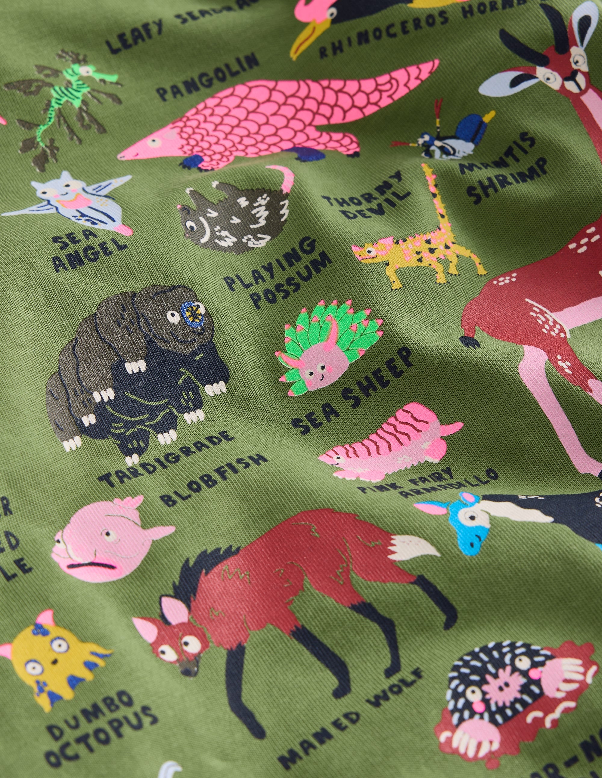 Animal Print Short Sleeve T-Shirt - Safari Green Odd Animals Graphic Tee for Casual Wear & Outdoor Adventures