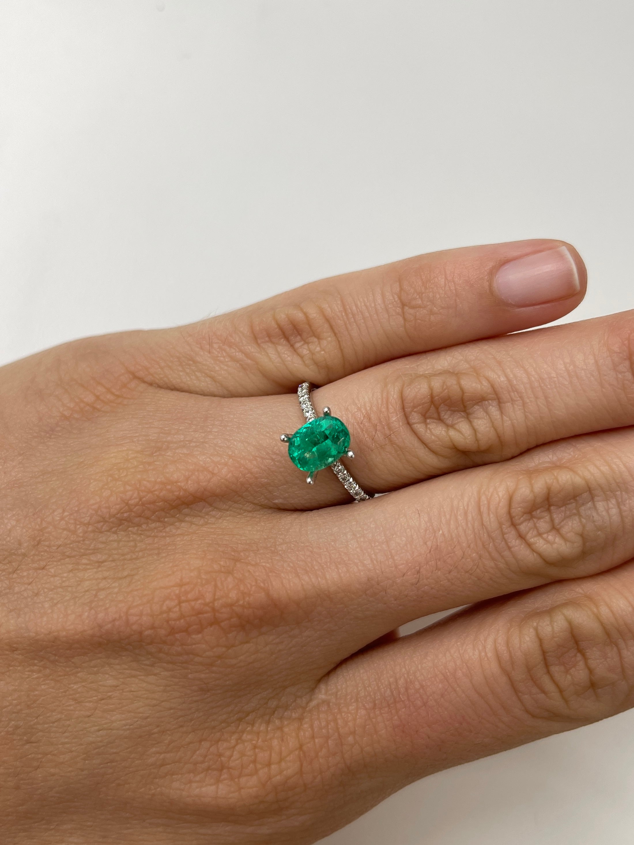 1.55 Carat AAA 9x6 Bluish Green Natural Loose Colombian Emerald Oval Cut Gemstone for Jewelry Making, Engagement Rings & Luxury Gifts