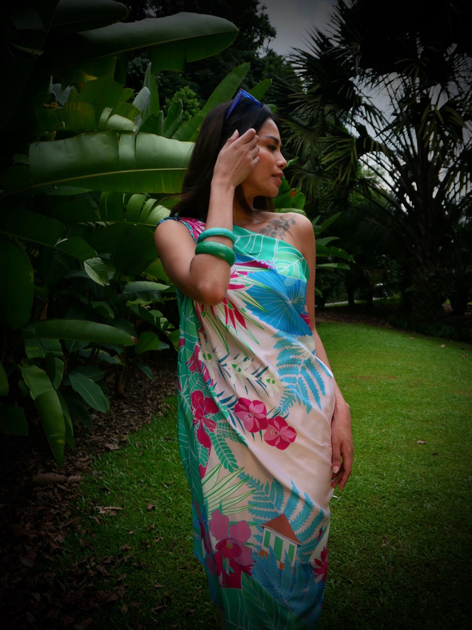 Botanic Splendour Premium Silk Scarf - Luxury Floral Print Fashion Accessory for Women, Elegant Gift for Mother's Day & Special Occasions
