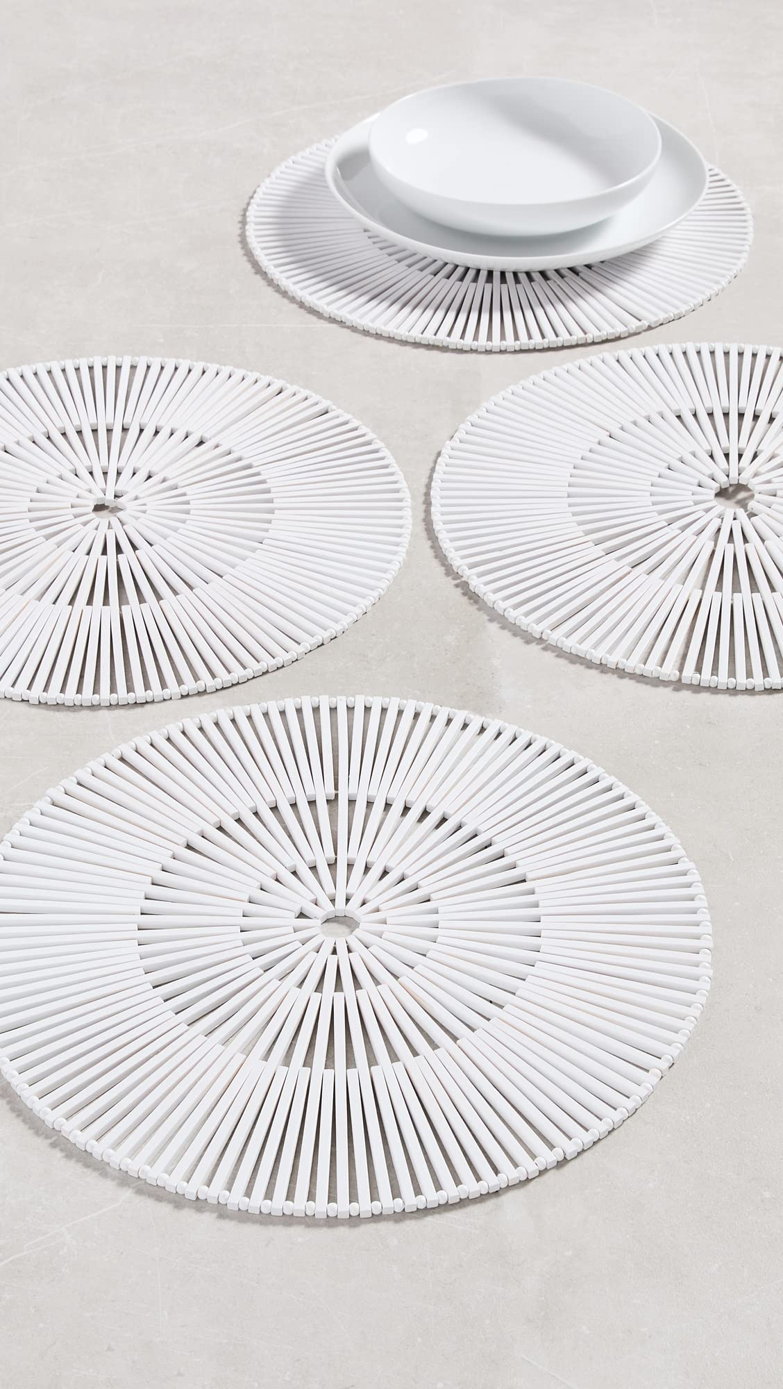 Kim Seybert Women's Elegant Set of 4 Spoke Design Placemats - Perfect for Dining Table Decor, Dinner Parties & Holiday Entertaining