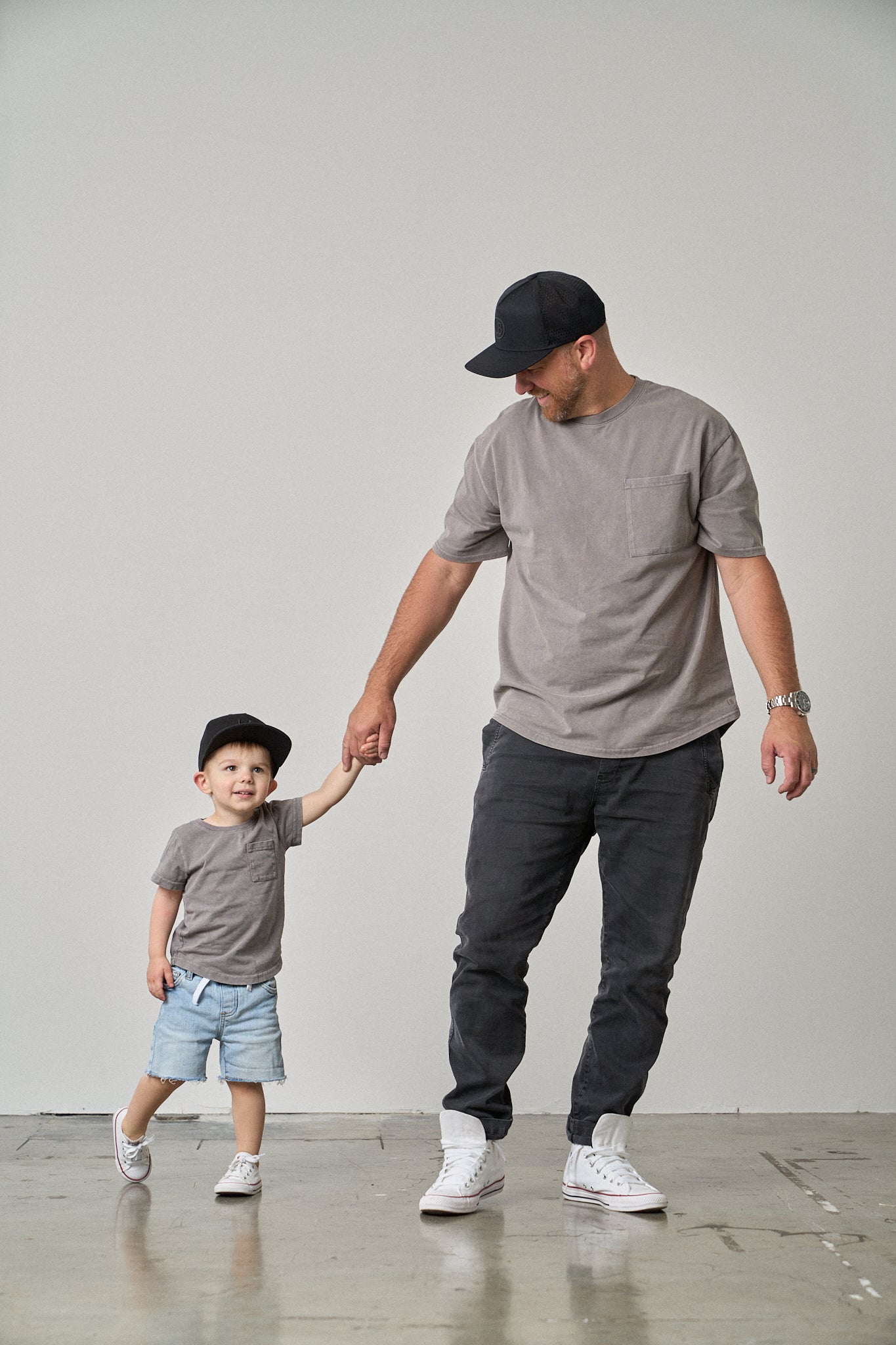 Vintage Acid Wash Pocket T-Shirt for Men - Soft Grey Cotton Tee - Casual Streetwear for Everyday Wear