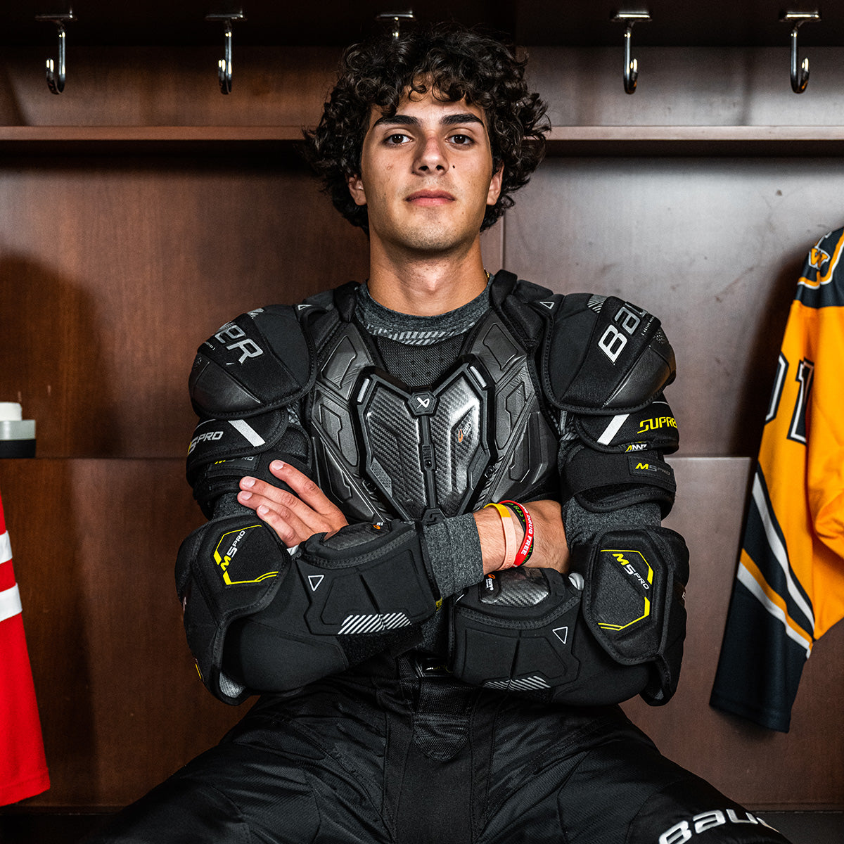 Bauer Supreme M5 Pro Senior Hockey Shoulder Pads - Protective Gear for Ice Hockey Players - Perfect for Competitive Play & Training