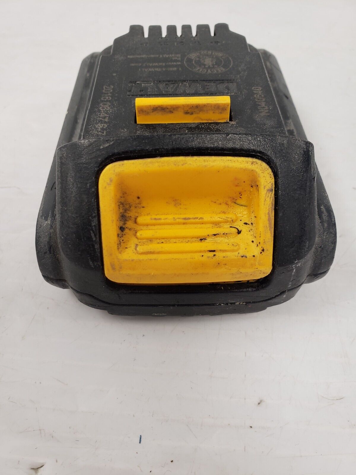 DEWALT DCB207 20V MAX Lithium-Ion Battery Pack - Compatible with DEWALT 20V Tools - Power Drills, Saws, Flashlights & More - Ideal for Construction, DIY Projects & Home Repairs