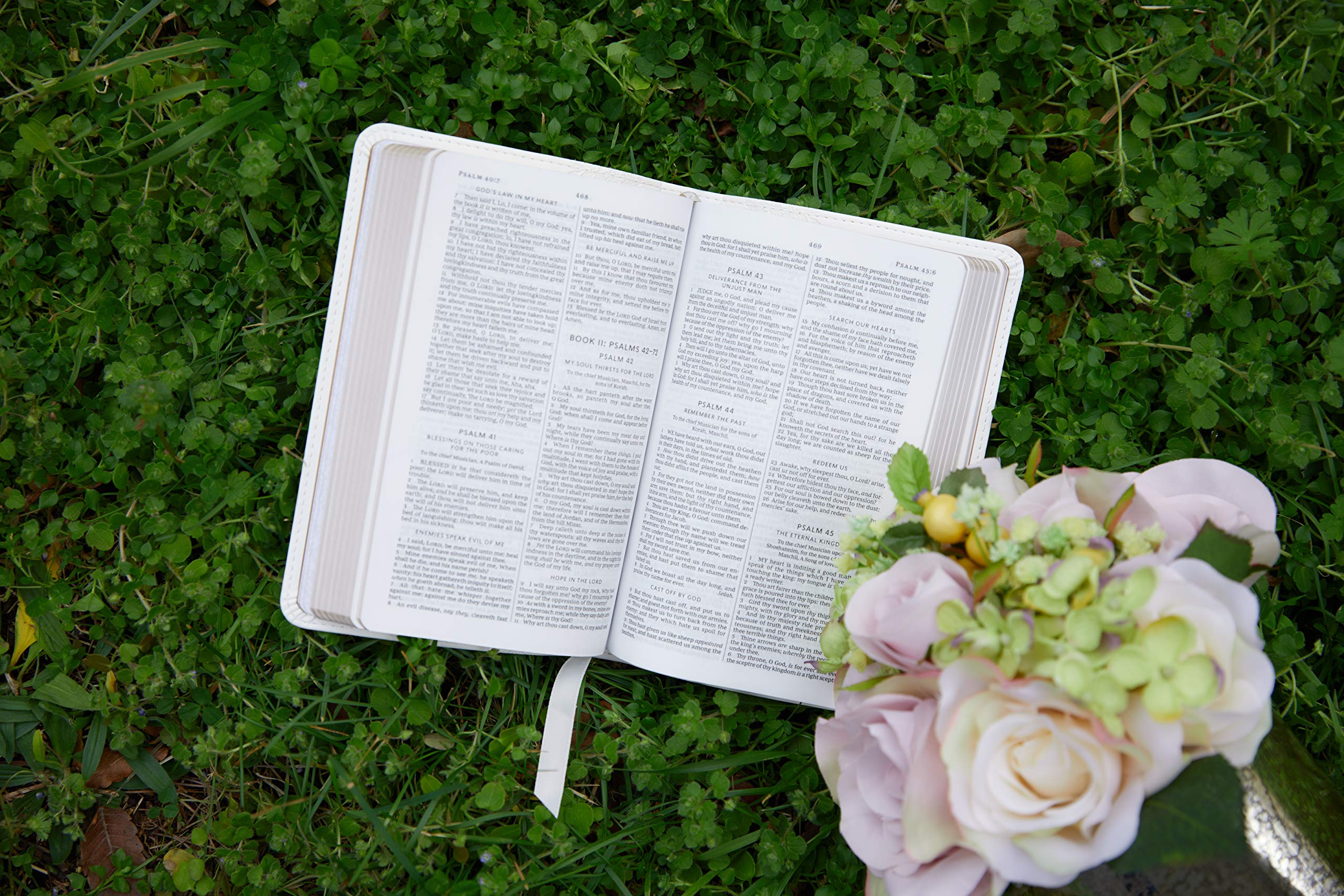 NKJV Bride's Bible - Leathersoft White Cover with Red Letter Comfort Print - Holy Bible New King James Version - Perfect for Weddings, Bridal Showers & Christian Gift Giving