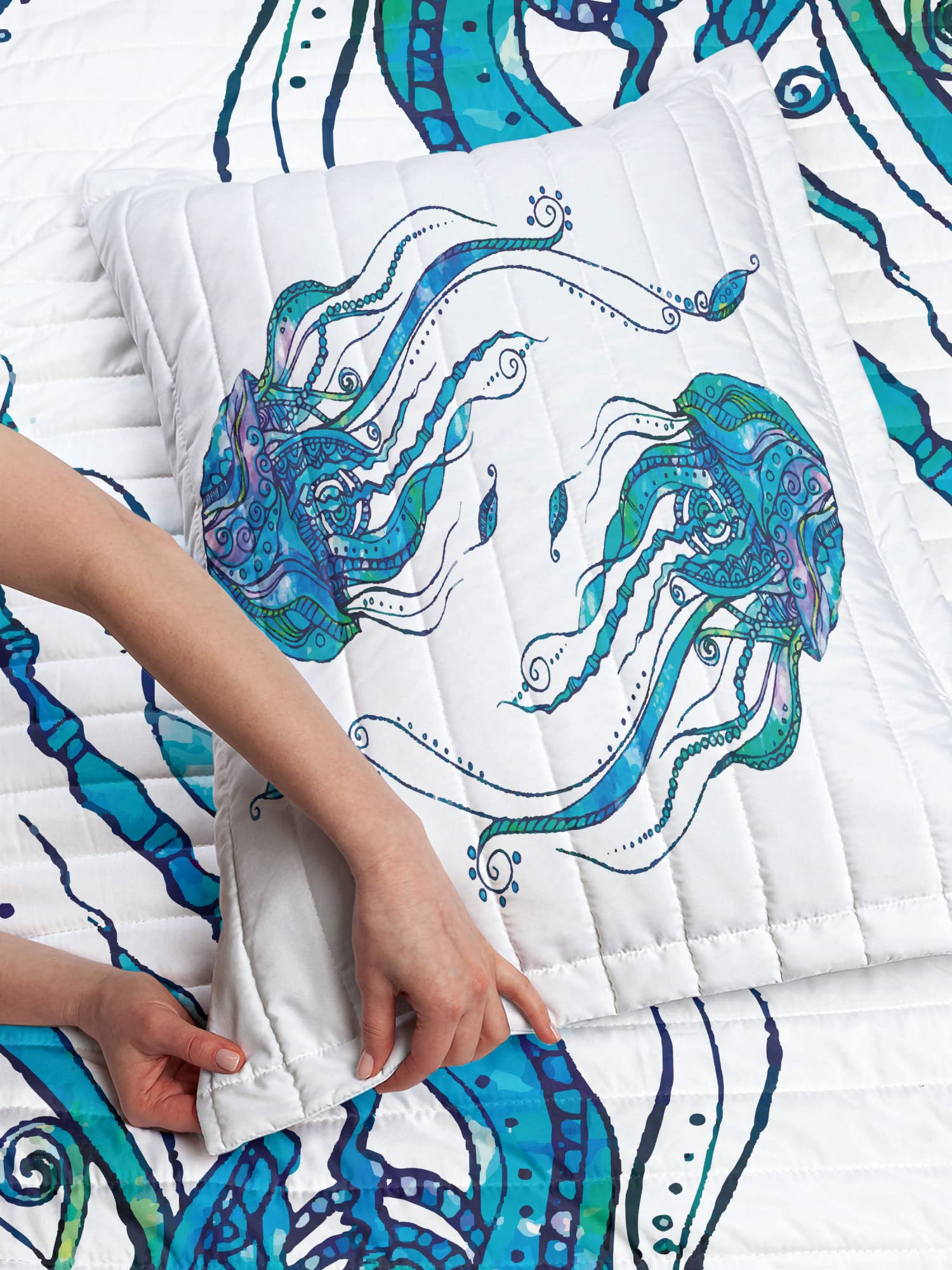 Ambesonne Reversible Queen Size Bedspread Set with Jellyfish & Bohemian Animal Patterns - Microfiber Comforter & Pillow Shams in Turquoise Aqua - Perfect for Beach Themed Bedrooms, Guest Rooms & Boho Chic Home Decor