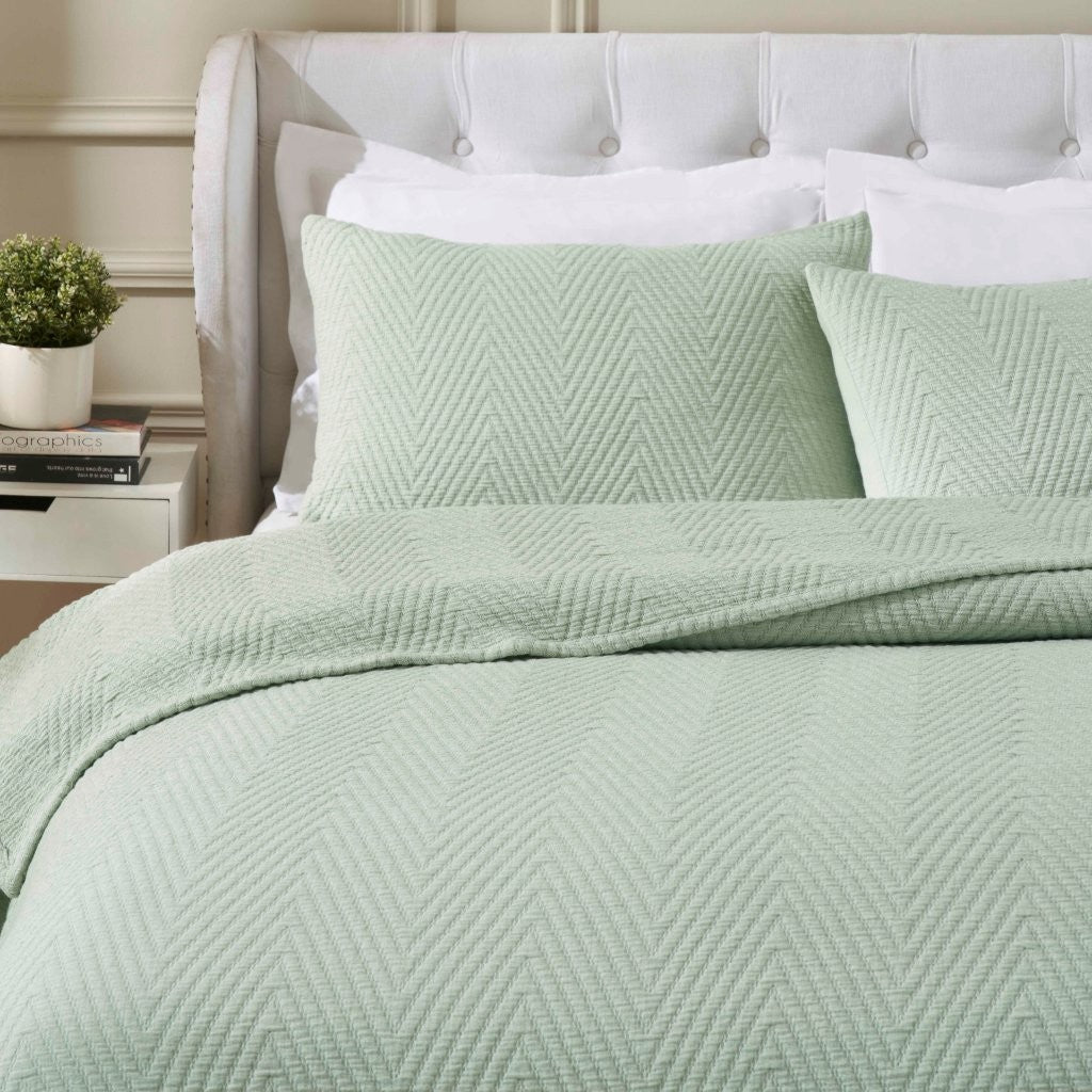 Premium Aswan Cotton Medium Weight Textured Modern Chevron Woven Coverlet - Soft & Breathable Bedspread for All-Season Comfort | Perfect for Master Bedroom, Guest Room & Cozy Home Decor