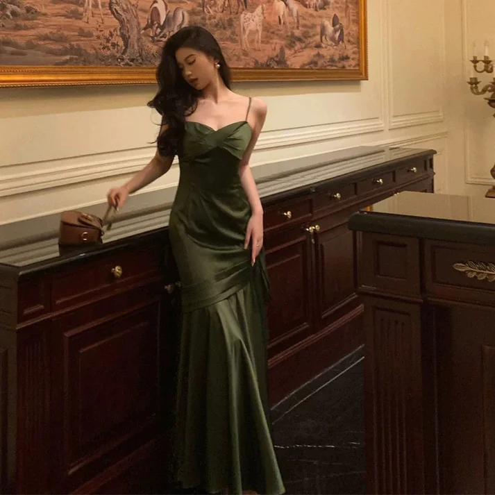 Elegant Mermaid Green Satin Long Prom Dress for Women - Formal Evening Gown for Birthday Party, Homecoming, Quinceañera, and Special Occasions