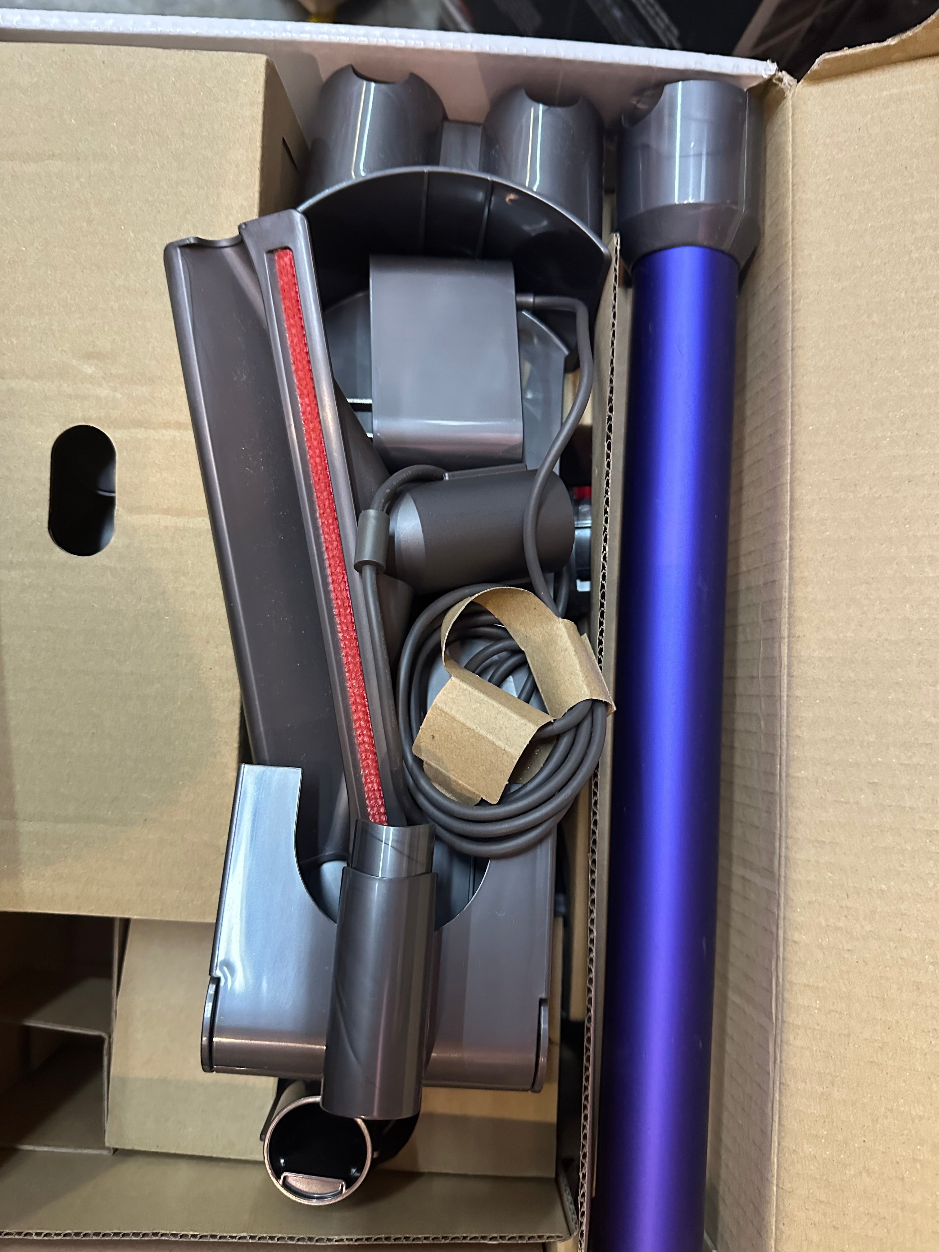 Dyson V8 Animal Extra Cordless Stick Vacuum Cleaner - Powerful Suction for Pet Hair & Home Cleaning | Ideal for Hard Floors & Carpets | Lightweight & Easy to Use