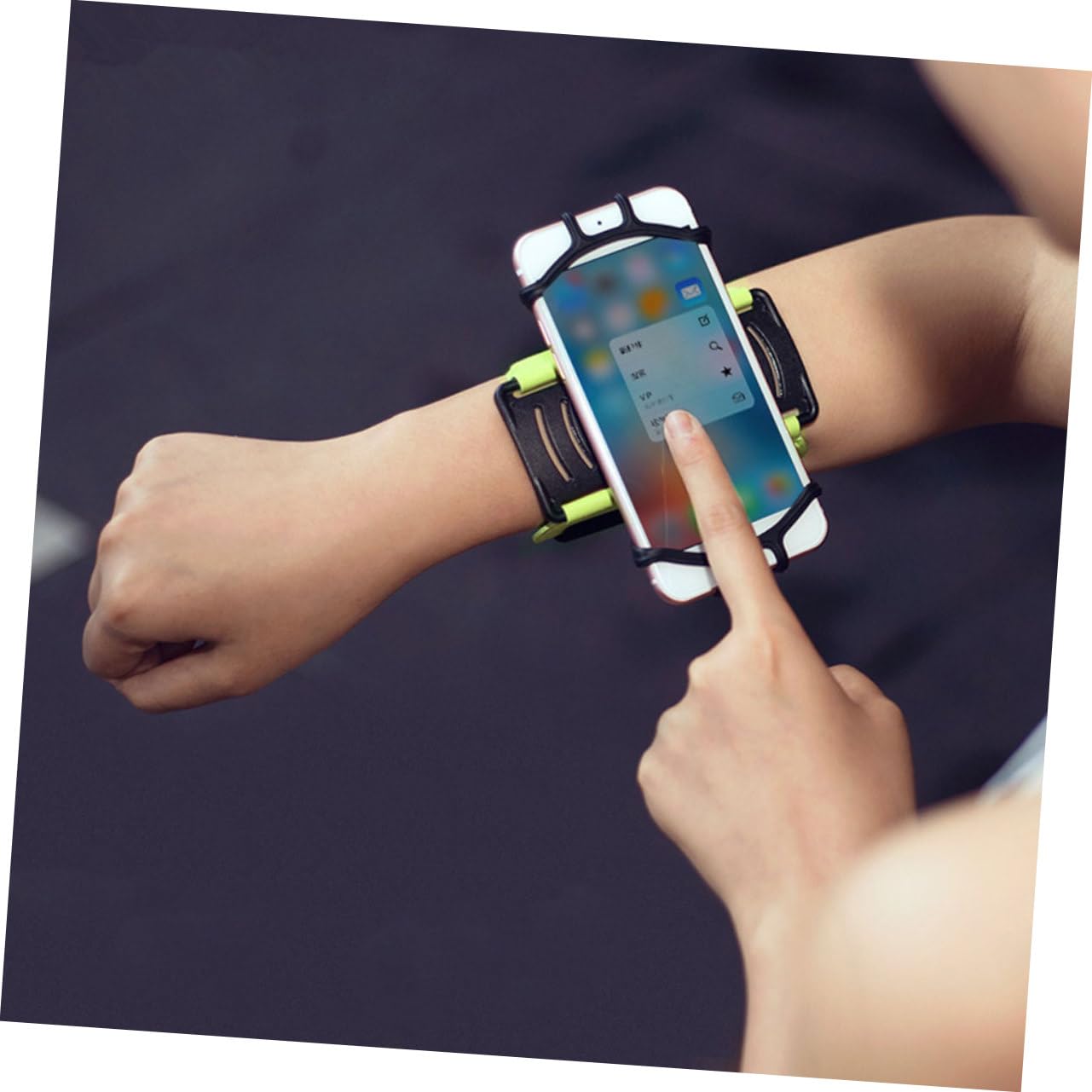 1pc Rotatable Wrist Phone Holder - Adjustable Phone Wristband for Running, Cycling & Workouts - 360° Rotating Arm Mount Bracket for Smartphones - Perfect for Sports, Gym & Outdoor Activities