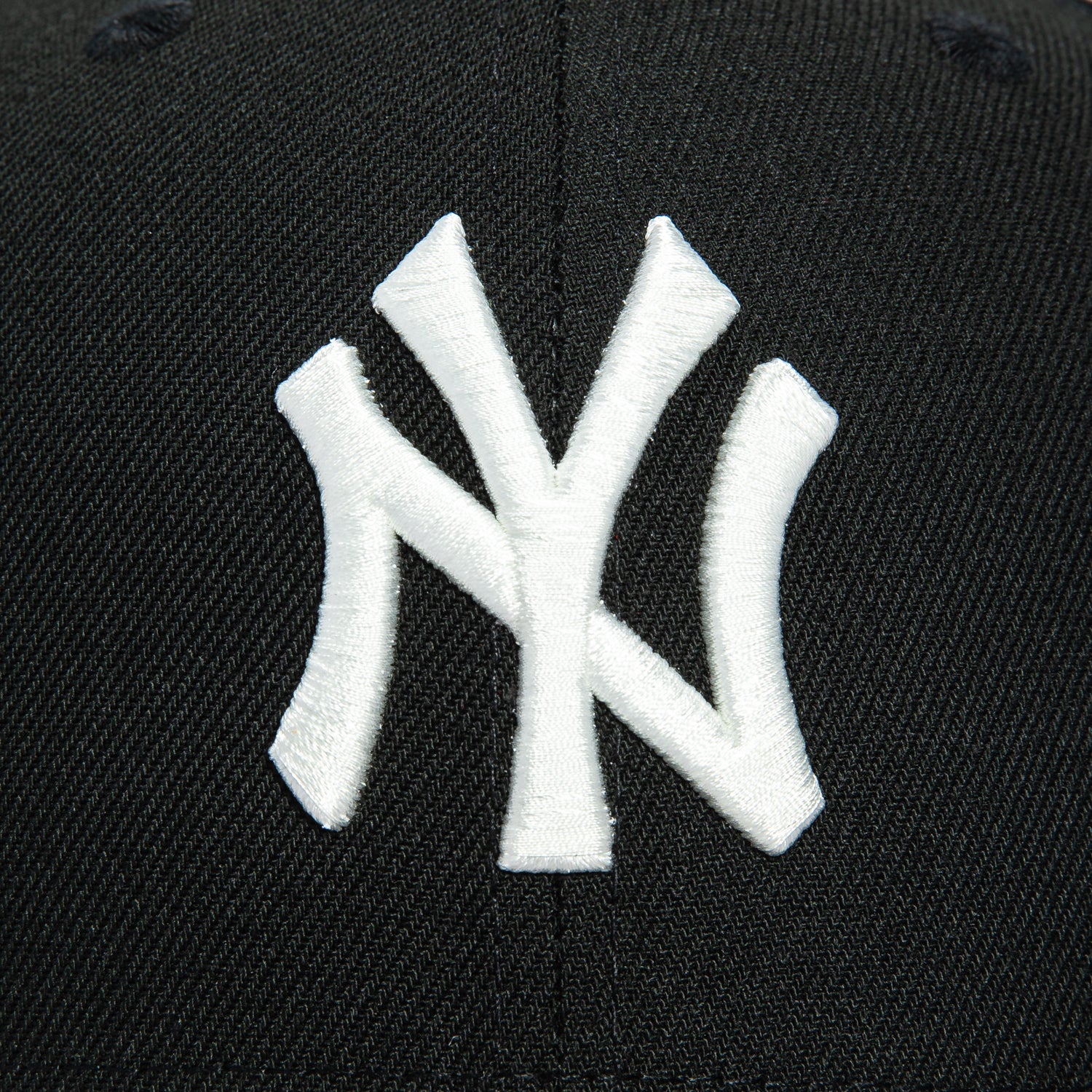 New Era 59Fifty Surveillance Pack New York Yankees Adjustable Baseball Cap - Black & Camo for Men, Women - Perfect for Baseball Games, Streetwear Fashion & Outdoor Activities