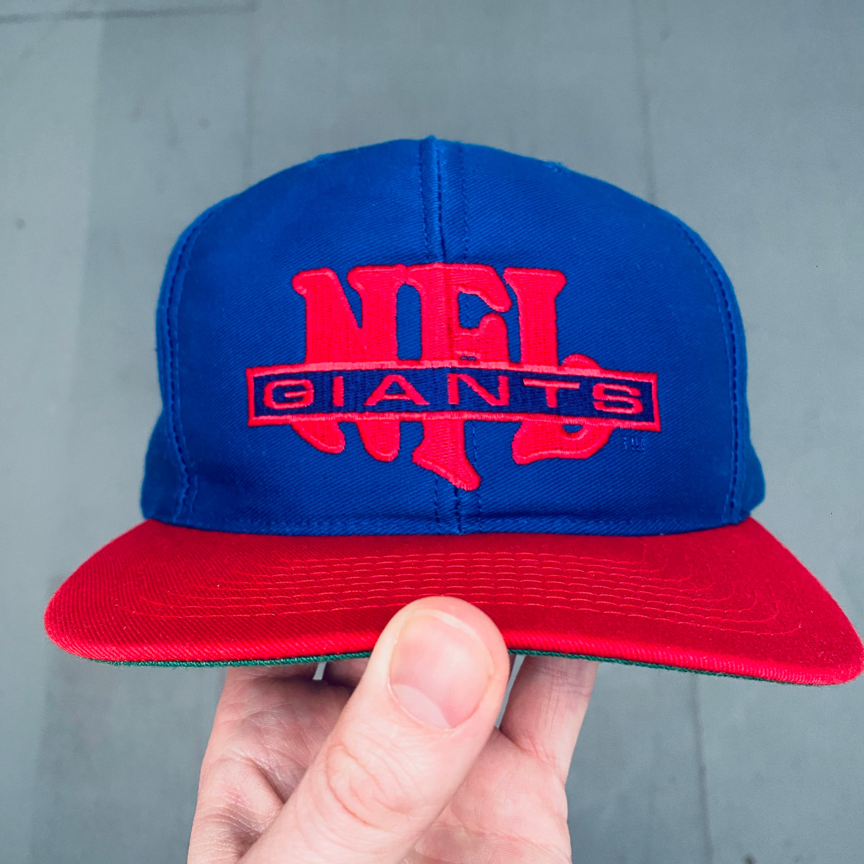 New York Giants 1990s Vintage Embroidered Snapback Hat - Retro NFL Baseball Cap for Men & Women - Perfect for Game Day, Sports Fans, and Streetwear Fashion
