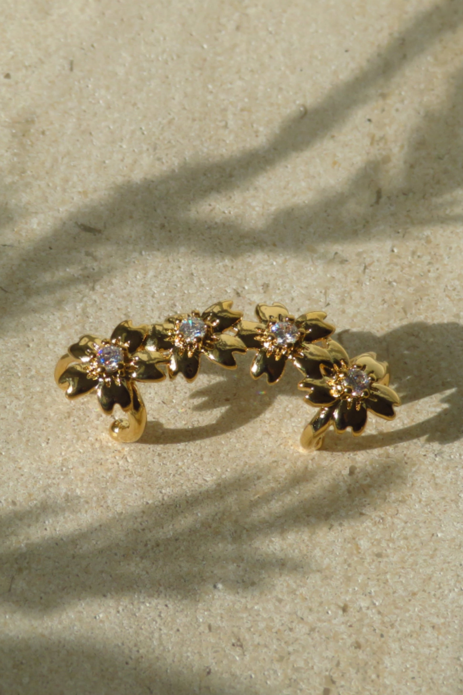 Elegant Daisy Ear Crawler Earrings - Floral Dangle Earrings for Women - Perfect for Weddings, Parties & Everyday Wear