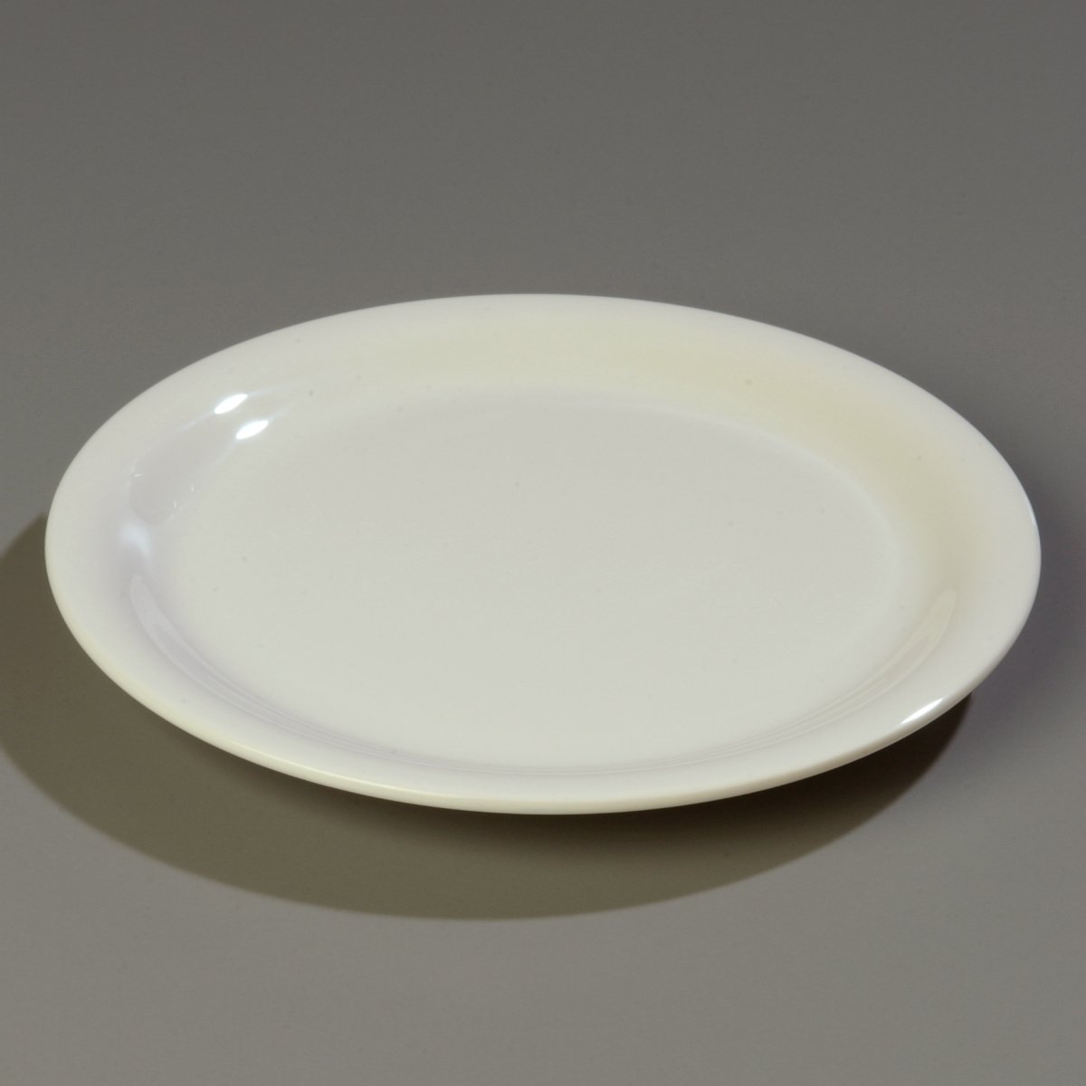 Carlisle 7.25 Inch Red Melamine Reusable Plastic Plates - Narrow Rim Design for Buffets, Restaurants & Home Use - Durable Dishware for Parties, Catering & Daily Dining (Pack of 48)