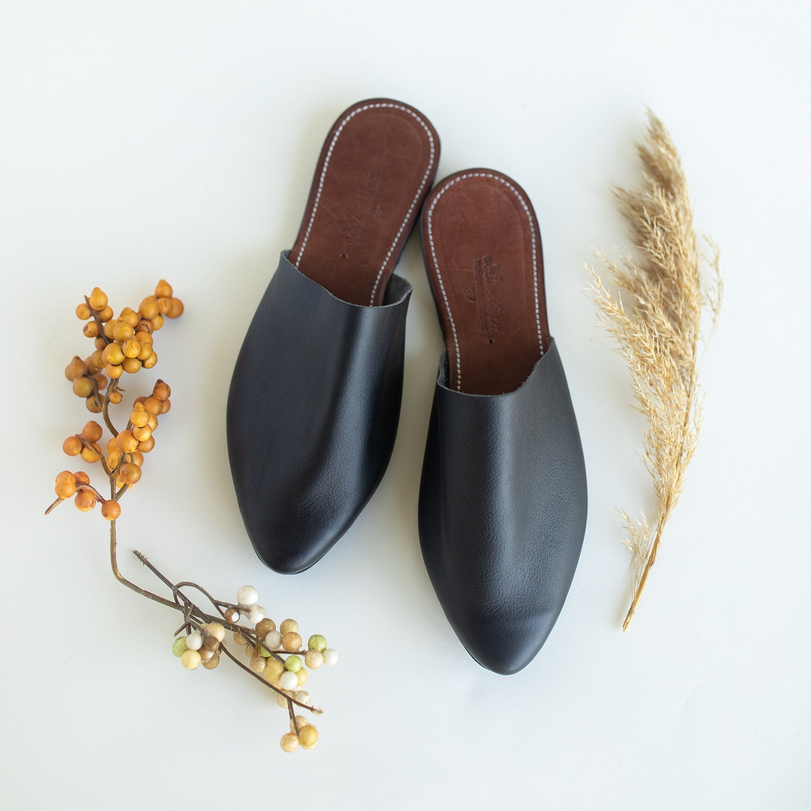 SECONDS Women's Autumn Mule Slippers - Genuine Leather Comfortable House Shoes for Indoor/Outdoor Wear - Perfect for Home, Office & Casual Occasions