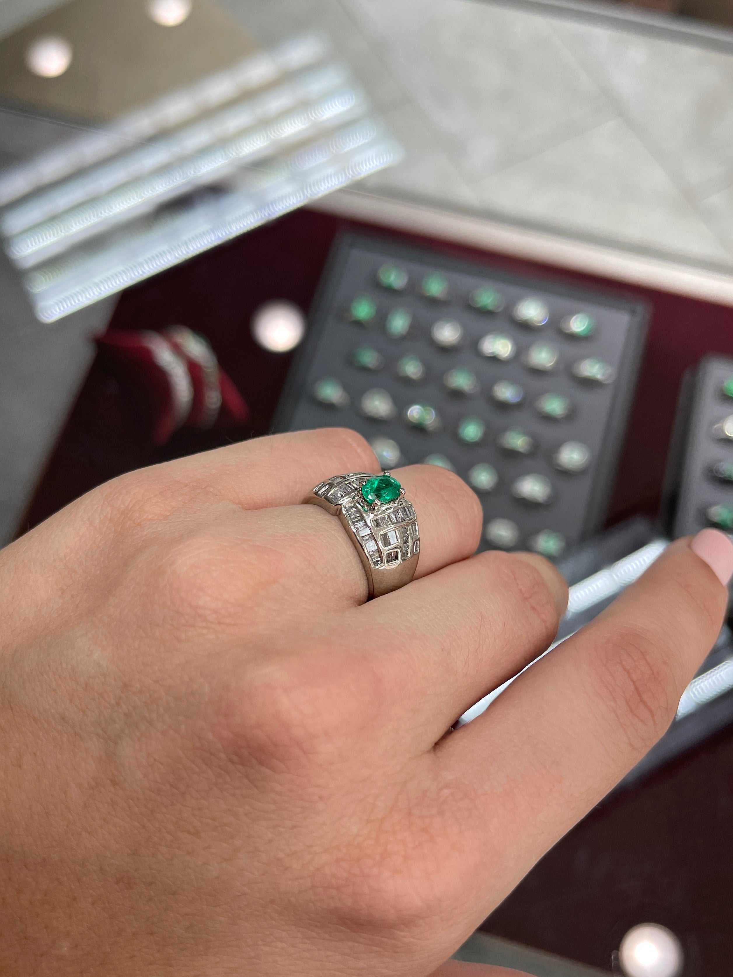 1.0tcw 18K Gold Colombian Emerald Oval Cut & Diamond Baguette Cocktail Ring for Women - Elegant Jewelry Gift for Anniversary, Engagement or Special Occasions