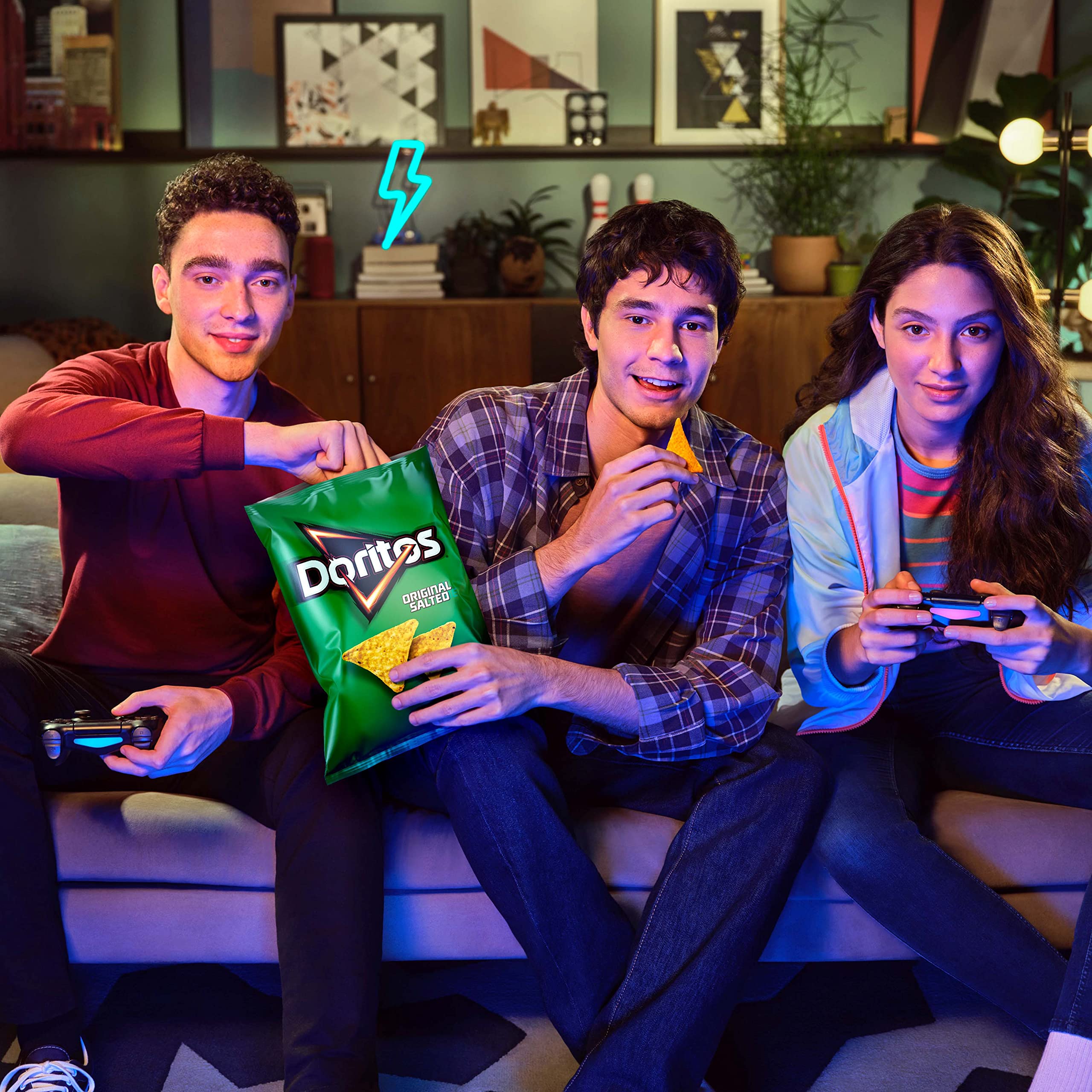 Original Doritos Nacho Cheese Flavored Corn Chips - 175g (6.2oz) - Crunchy Snack for Parties, Movie Nights & Game Days