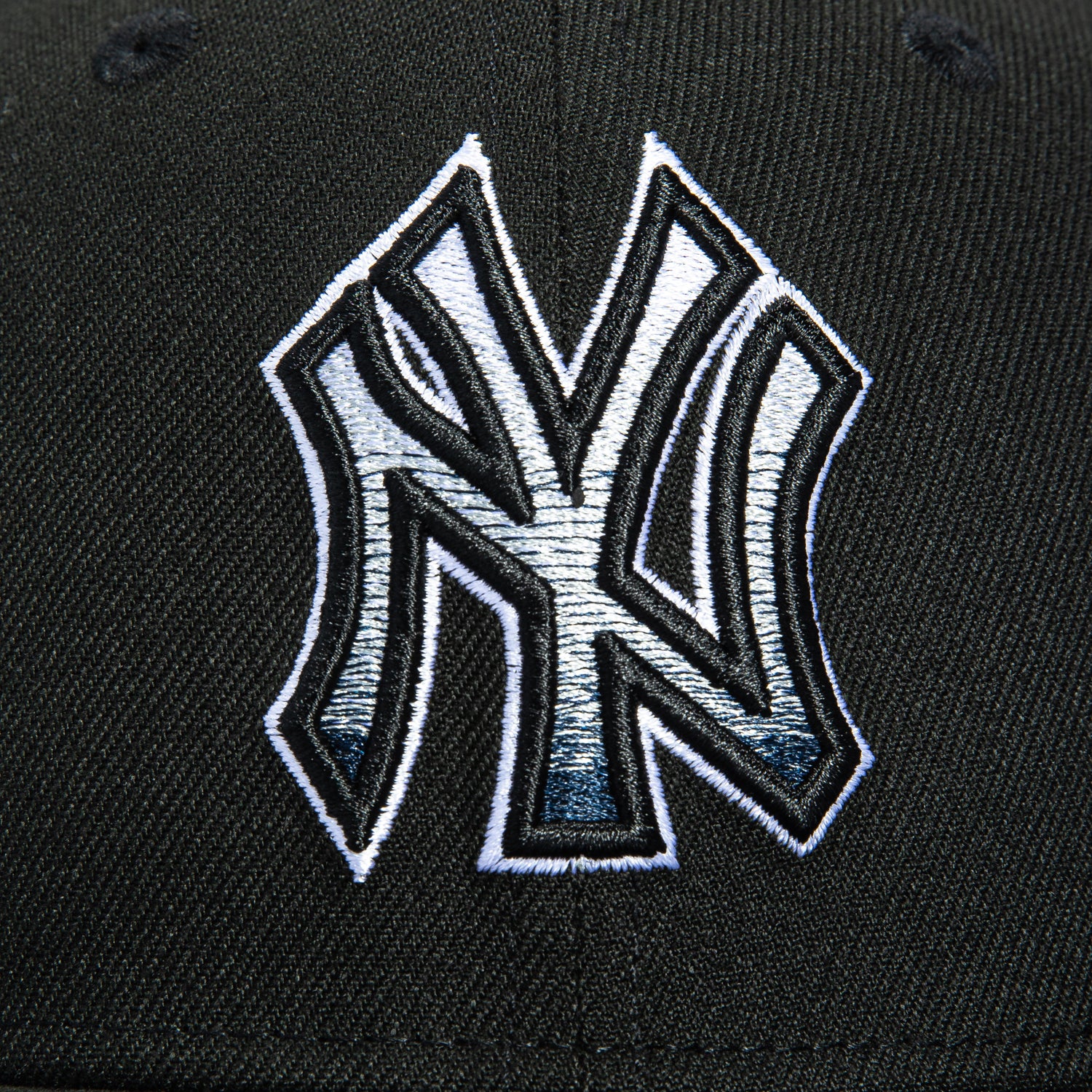 New Era 59Fifty Gradient Logo New York Yankees Baseball Cap - Black Adjustable Fitted Hat for Men & Women - Perfect for Baseball Games, Streetwear Fashion & Sports Fans