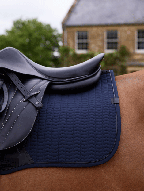 Le Mieux Essence Eurojump Square Saddle - Premium English Riding Saddle for Jumping & Dressage - Perfect for Equestrian Competitions & Training Sessions