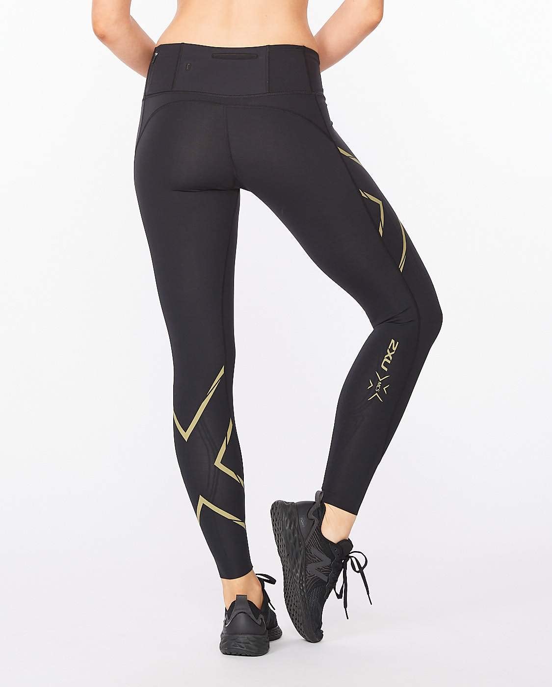 2XU Women's Light Speed Compression Tights - Breathable Running Leggings with 4-Way Stretch for Enhanced Performance | Ideal for Marathon Training, Gym Workouts & Yoga Sessions