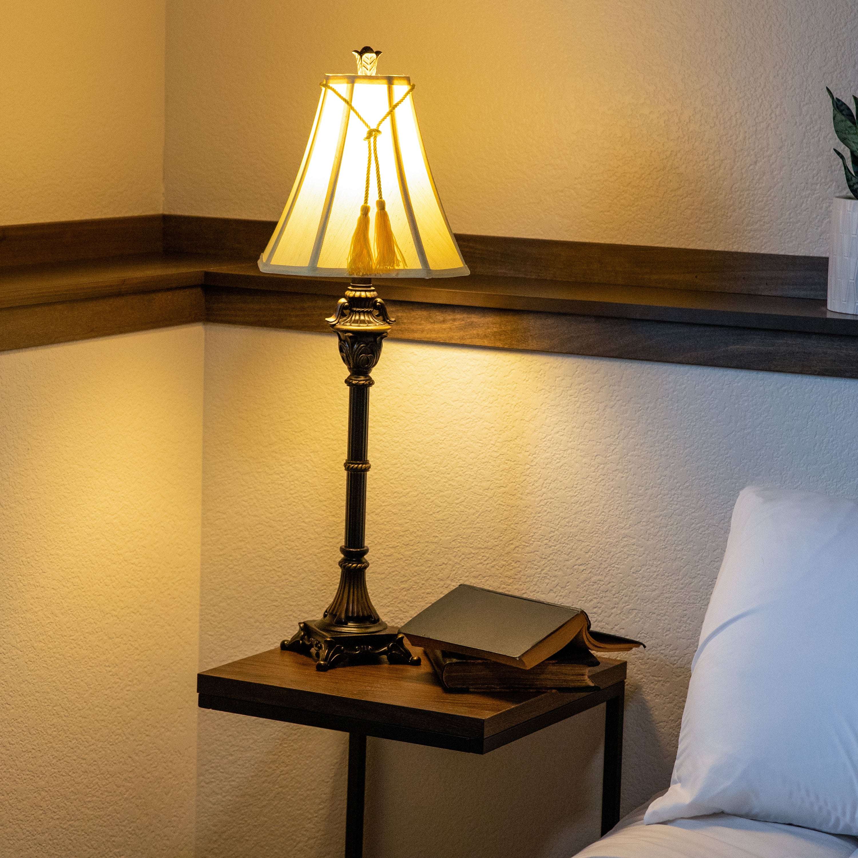 Sunnydaze Home Grandeur Resin Table Lamp Set of 2 - 28.75 Inch Height, Modern Decorative Lighting for Living Room, Bedroom & Office - Warm White LED Bulb Included