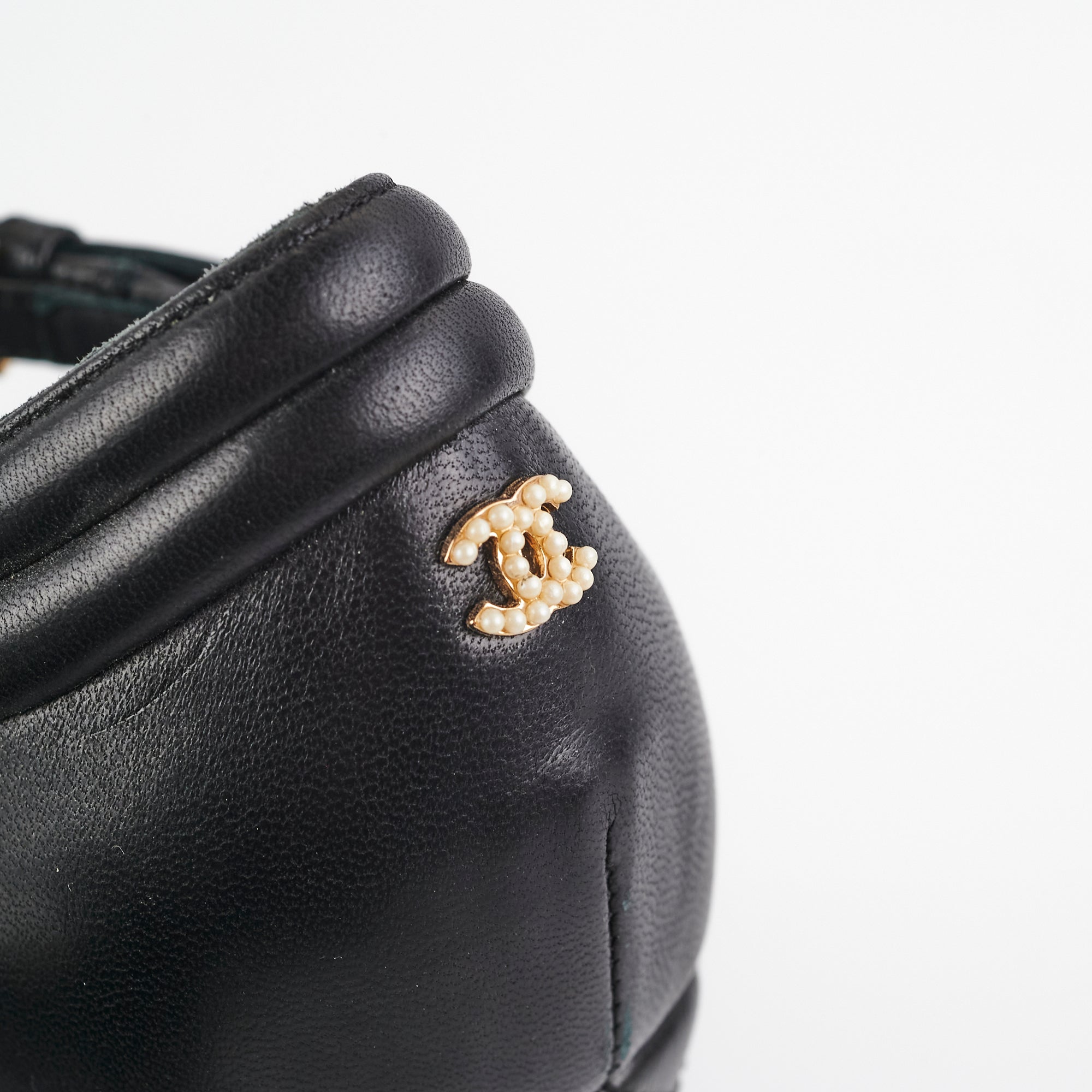 Chanel Quilted Black Leather Sandals Women's Size 40 - Luxury Designer Shoes for Summer Outfits & Beach Vacations