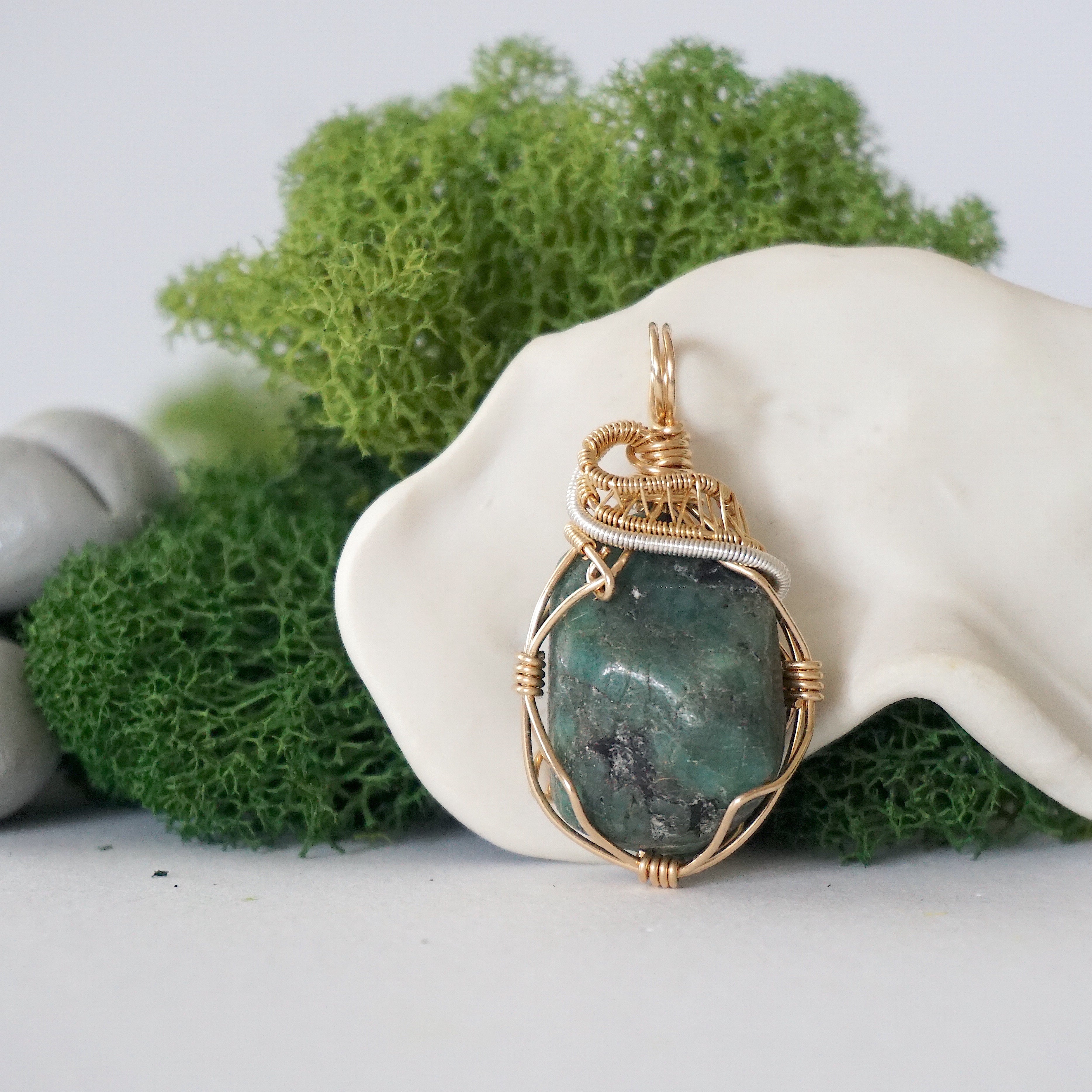 14K Gold Filled & Sterling Silver Raw Emerald Crystal Necklace - Natural Healing Gemstone Jewelry for Women, Perfect for Meditation, Yoga & Spiritual Gifts