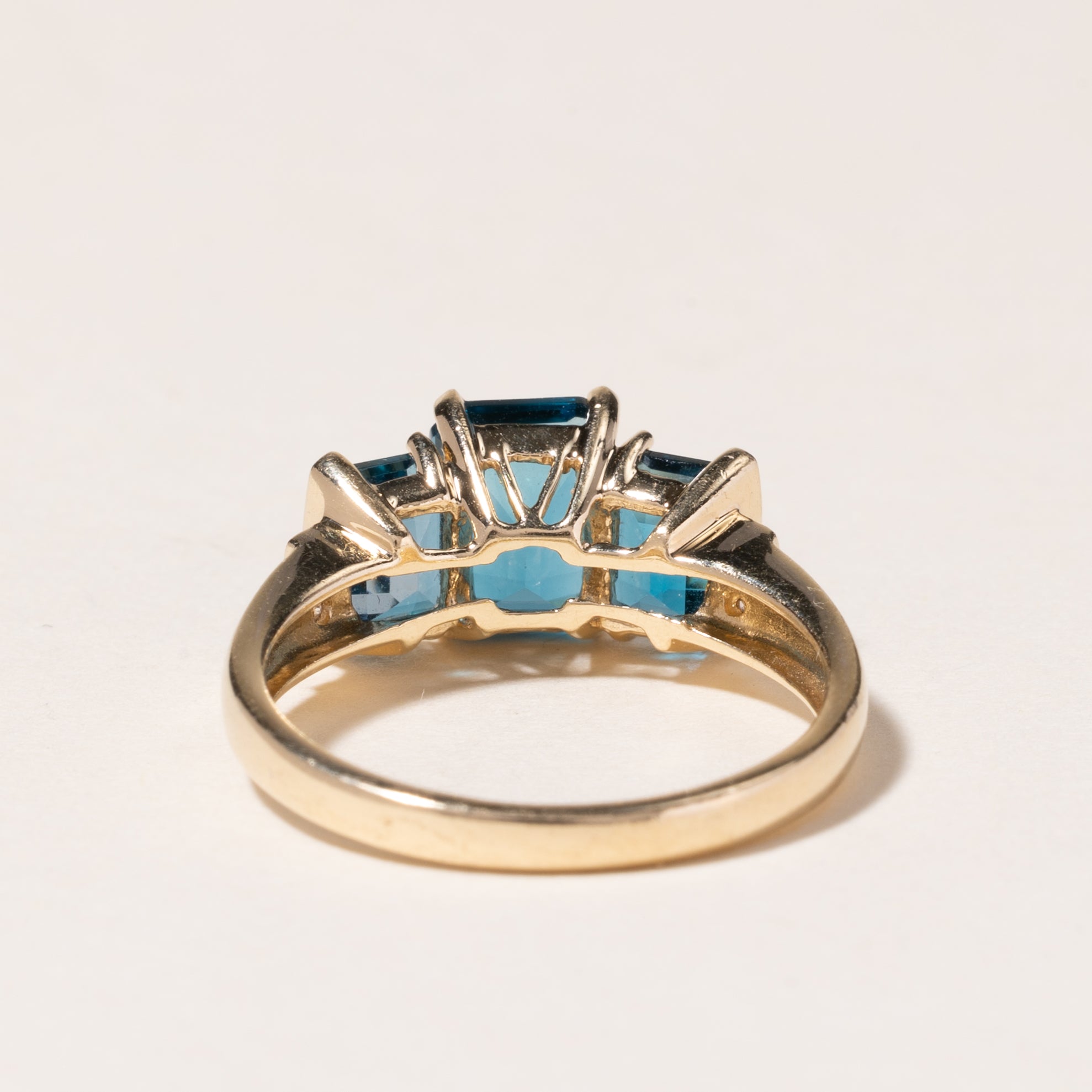 10K Yellow Gold Blue Topaz Ring for Women | 3.28ctw Oval Cut Gemstone Ring | Size 7 | Elegant Birthstone Jewelry Gift for December | Perfect for Engagement, Anniversary & Special Occasions