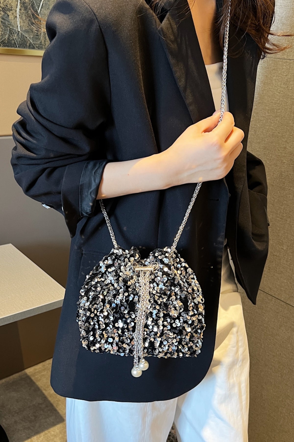 Sparkly Sequin Chain Drawstring Bucket Bag for Women - Fashionable Evening Clutch & Party Purse - Perfect for Night Out, Wedding, Prom, and Special Occasions