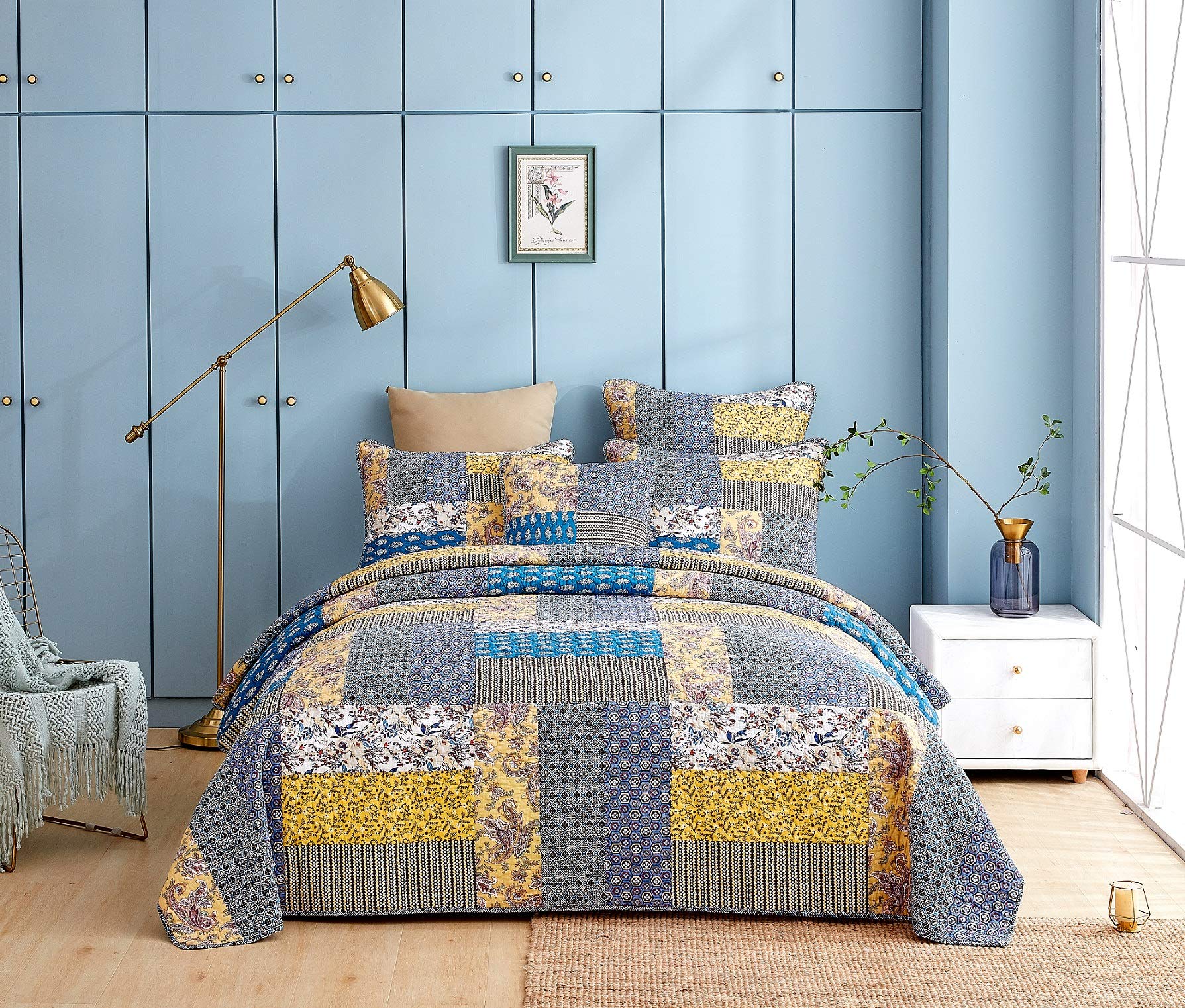 Royal Chambers 3-Piece Patchwork Floral Quilt Set - Cal King Size, Luxury Bedding for Master Bedroom, Guest Room & Cozy Home Decor