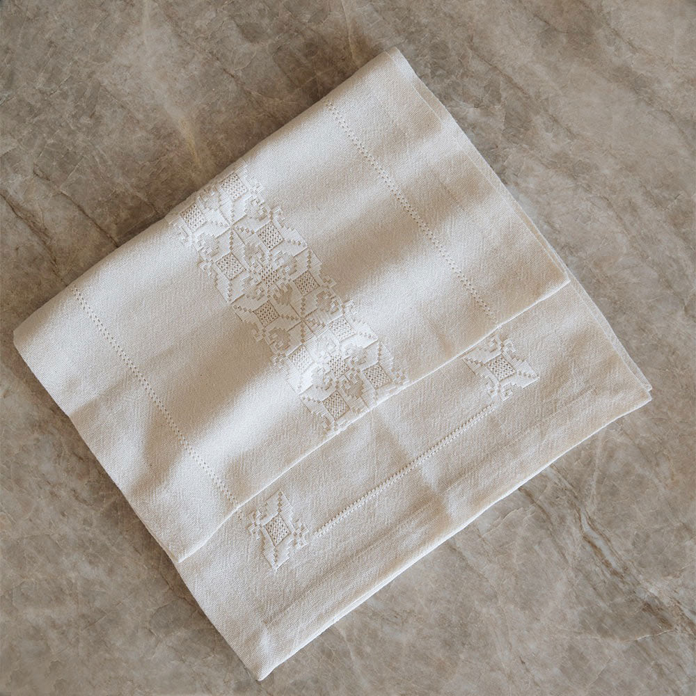 Handmade Embroidered Table Runner - Elegant Lace Dining Table Decor for Weddings, Holidays & Home Decor