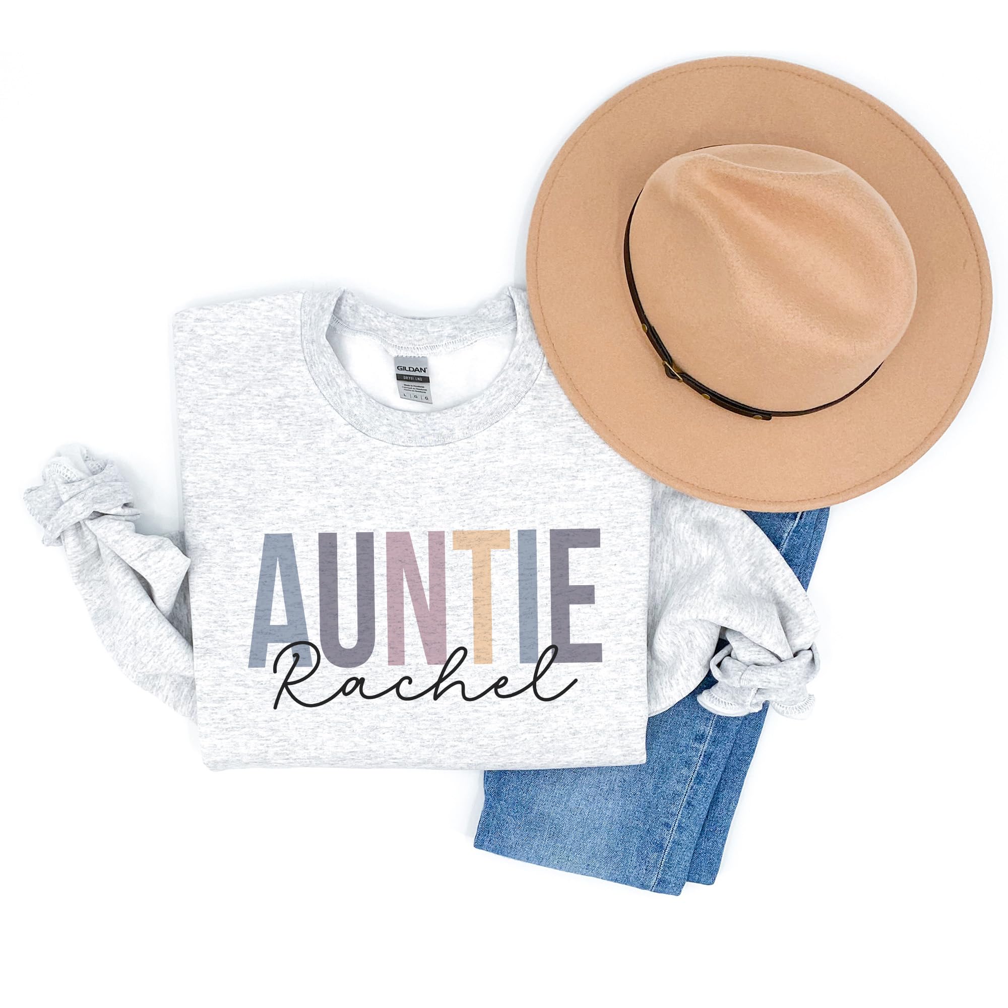 Custom Auntie Name Sweatshirt - Personalized Gift for New Aunt, Sister Pregnancy Reveal, Christmas Present - Unisex Crewneck Sweater for Family Celebrations & Cozy Everyday Wear