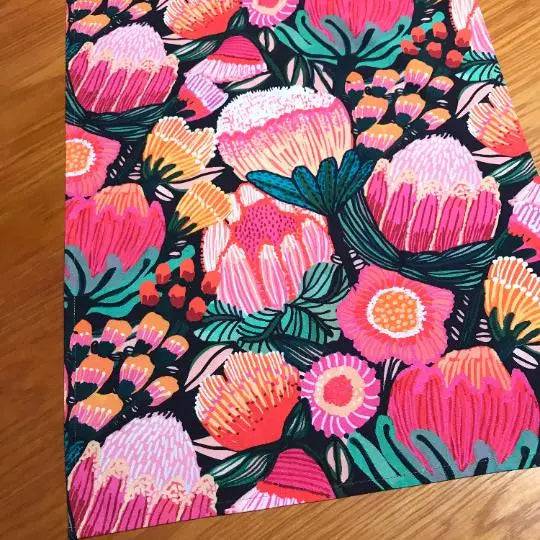 Flowers of Oz Designer Tea Towel - Premium Cotton Kitchen Towel for Drying Dishes & Decor - Perfect for Australian-Themed Kitchens, Gifts, and Home Decor